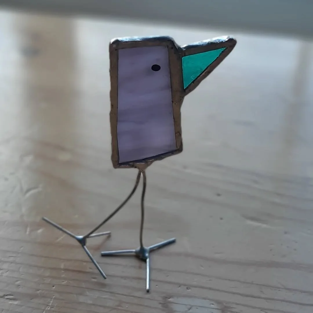 Not sure whether you can hear this bird on the audio! 🤣🤣
I made this #ScrappyBird with @janetfraserstainedglass on Saturday in one of her workshops at @made_in_yorkshire #HalloweenFestival 
She's there on Parliament Street all this week till Friday