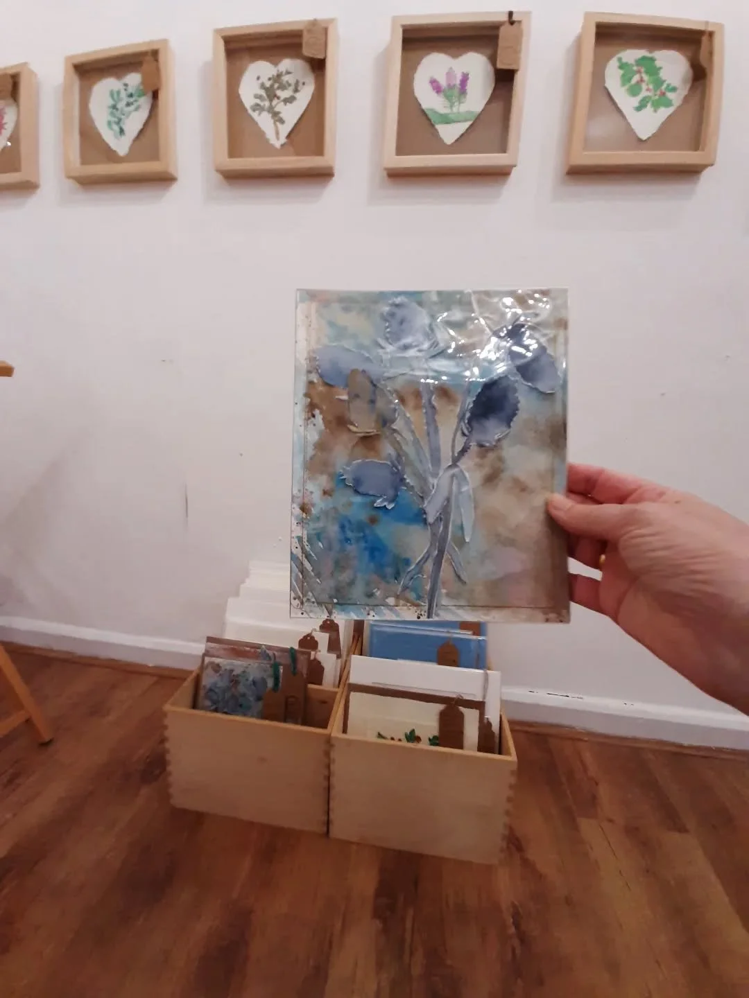 I've just taken more of my mounted #PaperCollages to @wetherbyframing to accompany the framed artwork hanging there. 
Do go and have a look! 
There's a browser downstairs in the framing shop and another browser and two boxes upstairs in the gallery. 