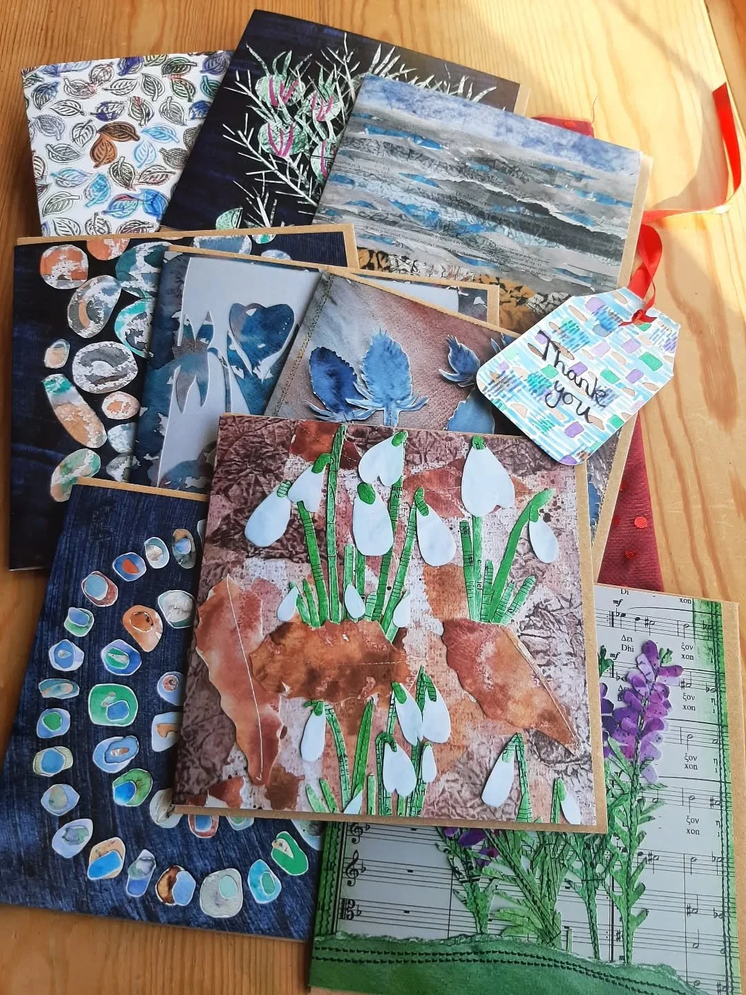 Putting together a bundle of my greetings cards as a thank you for someone offering us overnight accommodation. 
I'll probably be offline for a week as I'm heading to #PlumVillageFrance for a week's retreat and Lamp Transmission ceremony. When I retu
