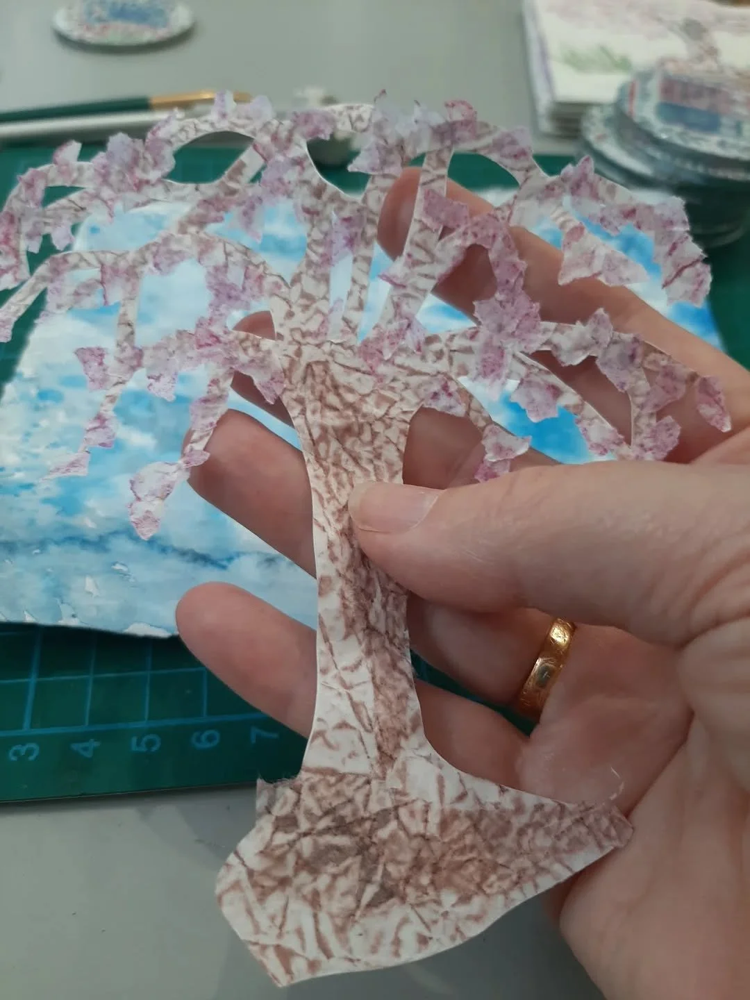 Here's something I started when working at Wetherby Gallery this week, a tiny cherry blossom tree 🌸 
When I work in the gallery I often don't know what I'm going to create and I take a bag stuffed full of painted papers! This time I also took my ske