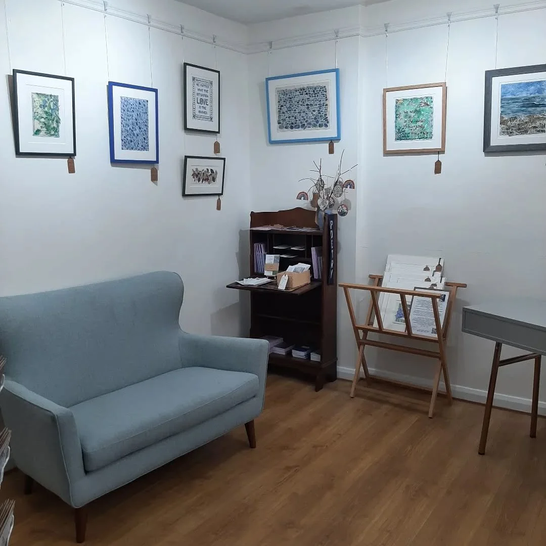 Doesn't this look cosy and inviting? This is one corner of #WetherbyGallery that will be my studio for the two weekends of @artists_around_wetherby Open Studios. 
This weekend and next 6-7 and 13-14 June. 
Can't wait to see you here! 
I have this roo