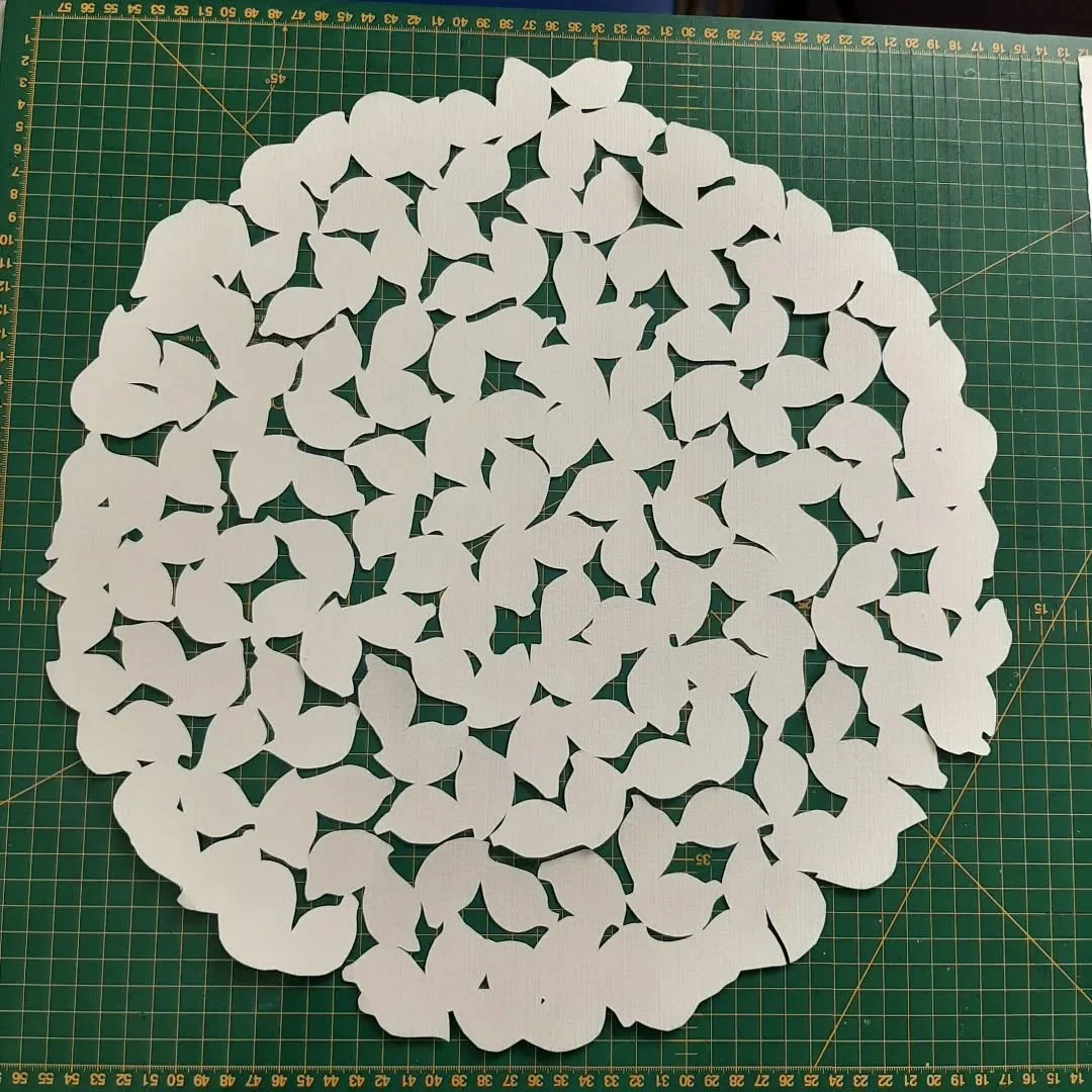 I think it looks like a hydrangea from the back! 🤣
This cut-out is what I started last week at @artists_around_wetherby #OpenStudios 
Swipe to see what it actually is.
A print of my Circle of leaves with the background cut away. This way it can be f