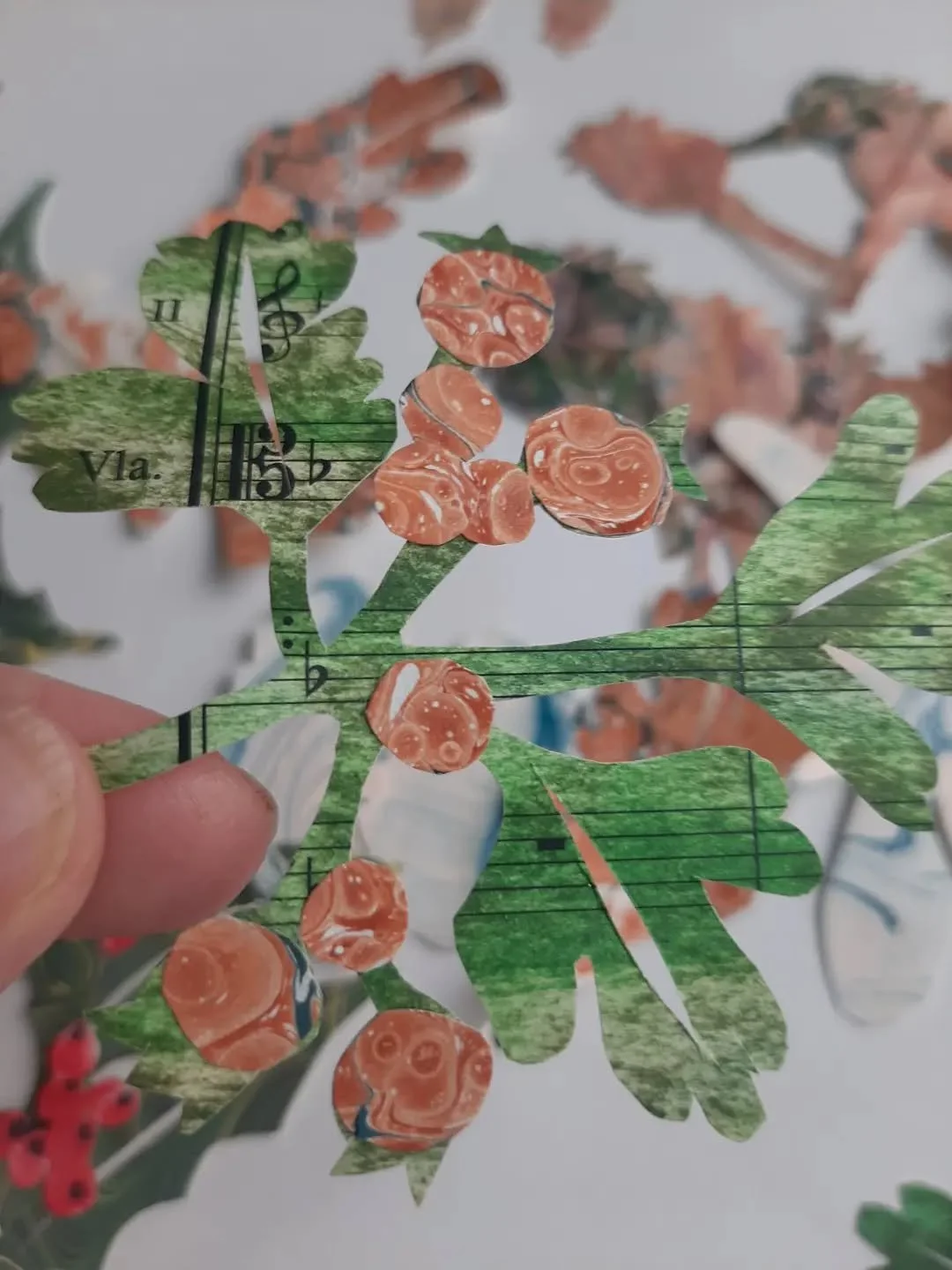 It's gone very autumnal here with leaves and berries being cut out for a new float frame piece of #AutumnLeaves 
Hoping it will be finished and ready to hang in the current #TreesAndLeaves exhibition at #WetherbyGallery 
On now until 26th September. 