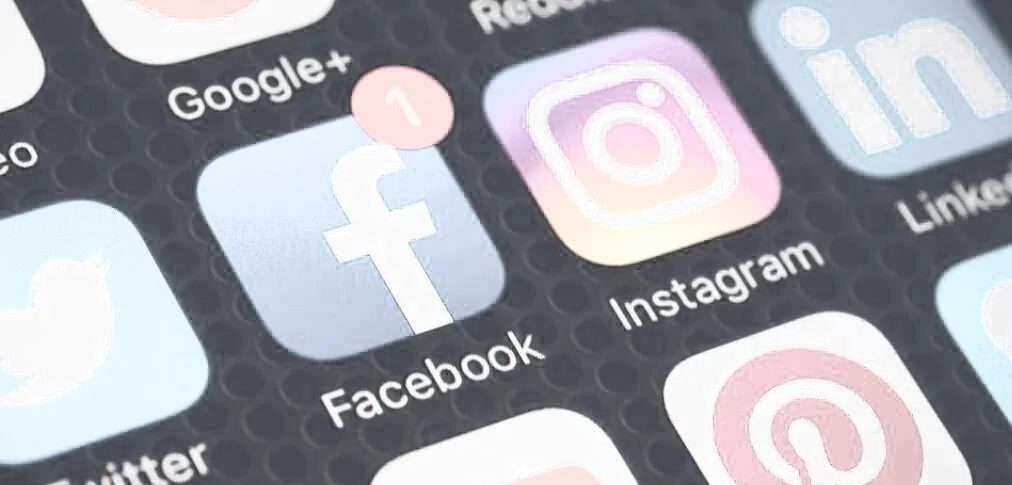 Social media app icons, for Lindsey's advice on trusting yourself with your curls