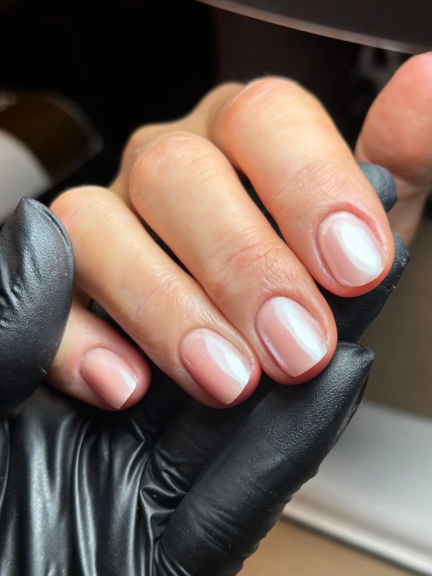 New client ❤️
We had to shorten her nails for her first appointment as her lower parallels were extremely over filed and you can see the nail has began to pinch with hardening skin due to the nail digging in, all from incorrect filing ☹️, the product