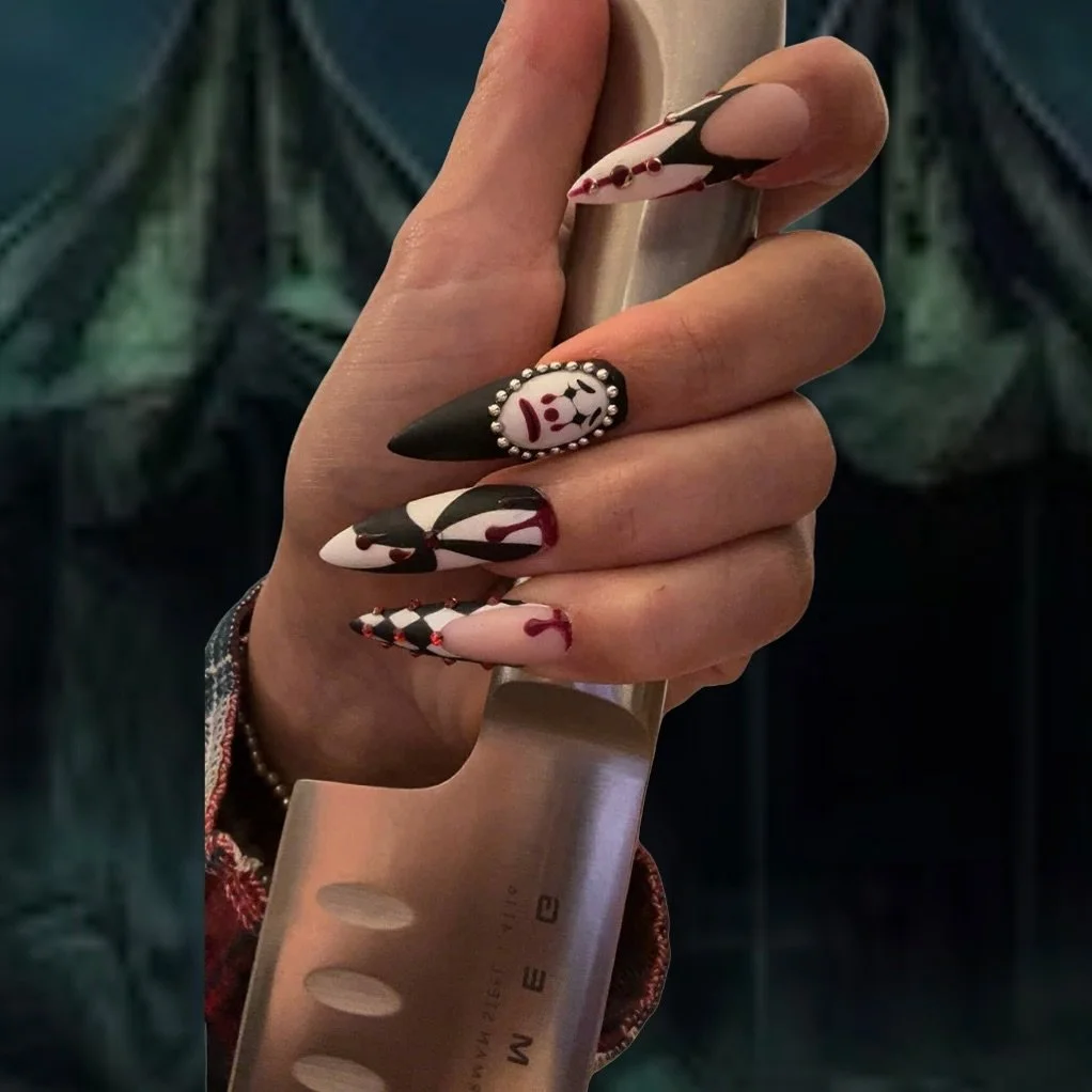 Have you tried creating xxxl nails? 
It is not for the faint hearted. These took 3.5 hours and I was going as fast as I could 😂 could have easily took another hour or more on them! 

Gorgeous design recreated from @_kcbeauty ❤️ an amazingly talented