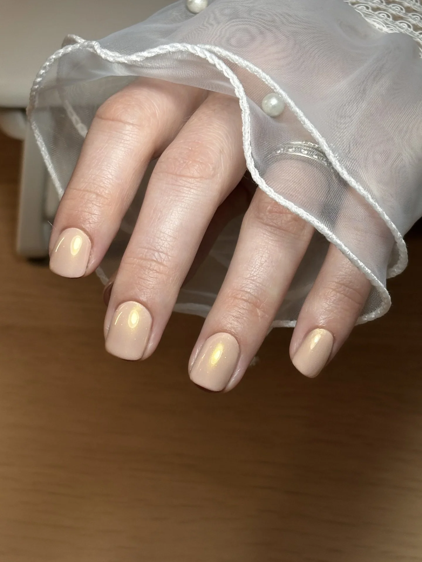 Will chrome ever get old😍 touch of gold in this one 🤌🏻 ✨ 

#chromenails #chrome #goldchrome #bonitonailsacademy