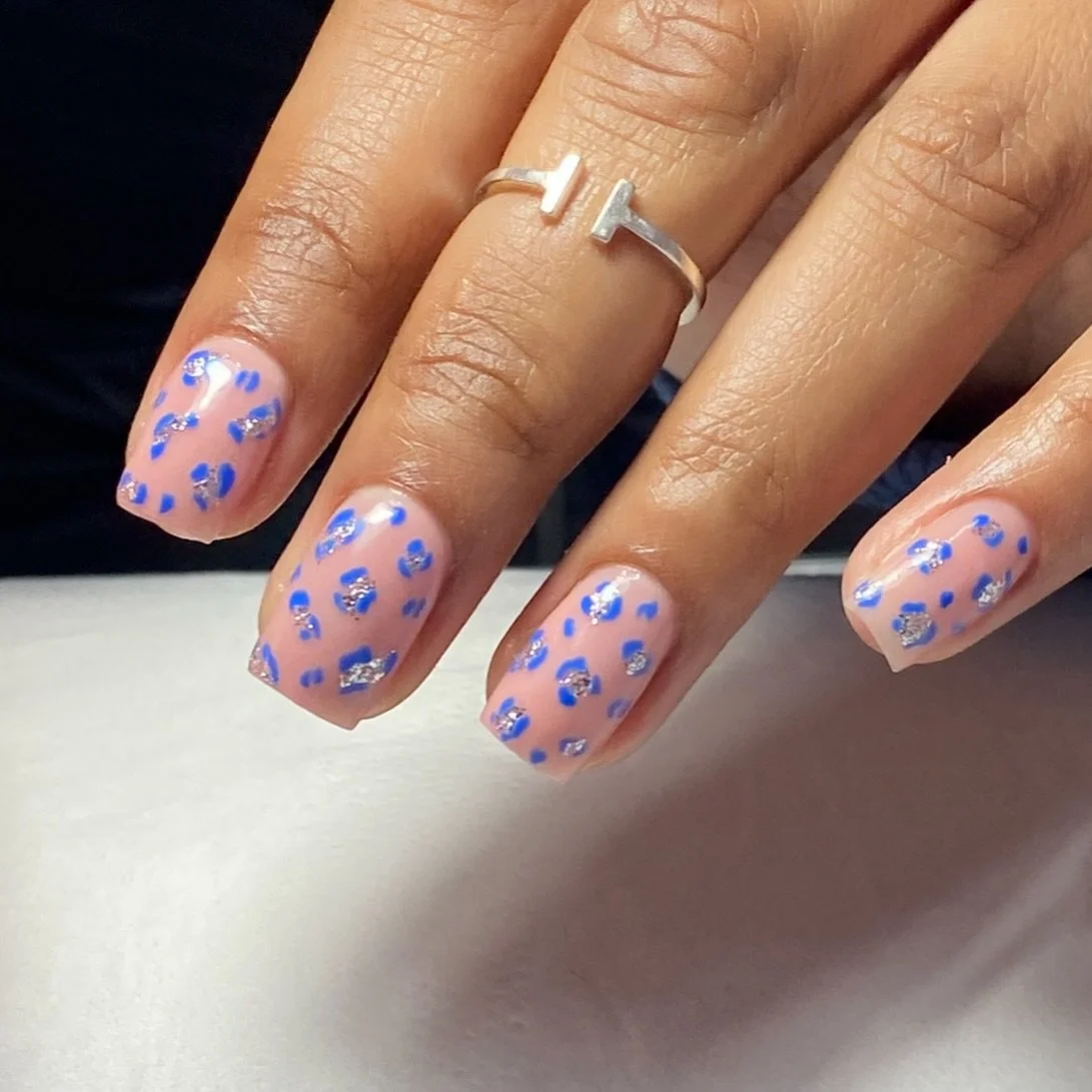A little throw back to give you all some colourful yet simple nail art ideas for the upcoming summer 💙 🐆 

#nails #nailart #nailinspo #leopardnails
