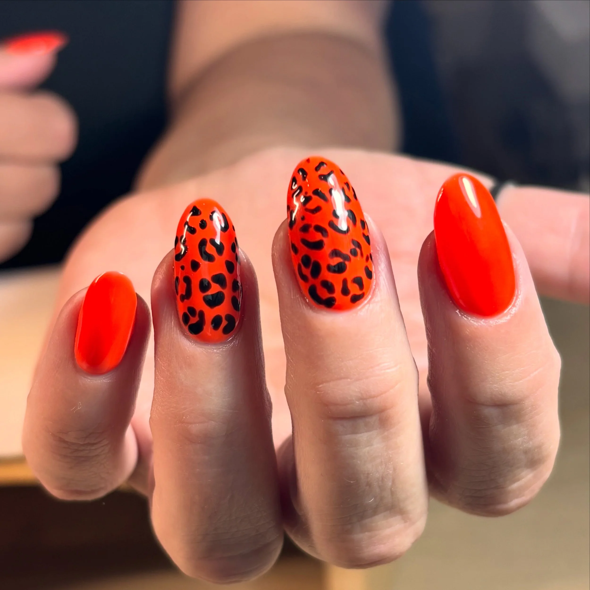 New client - All her own nails 😍😍😍

#brightnails #summernails #leopardprint