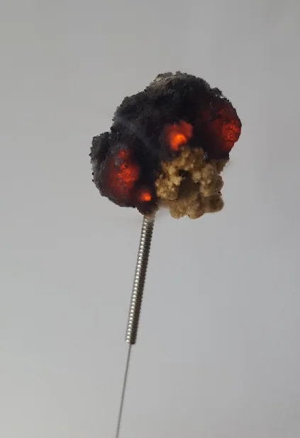Burning needle-top moxa