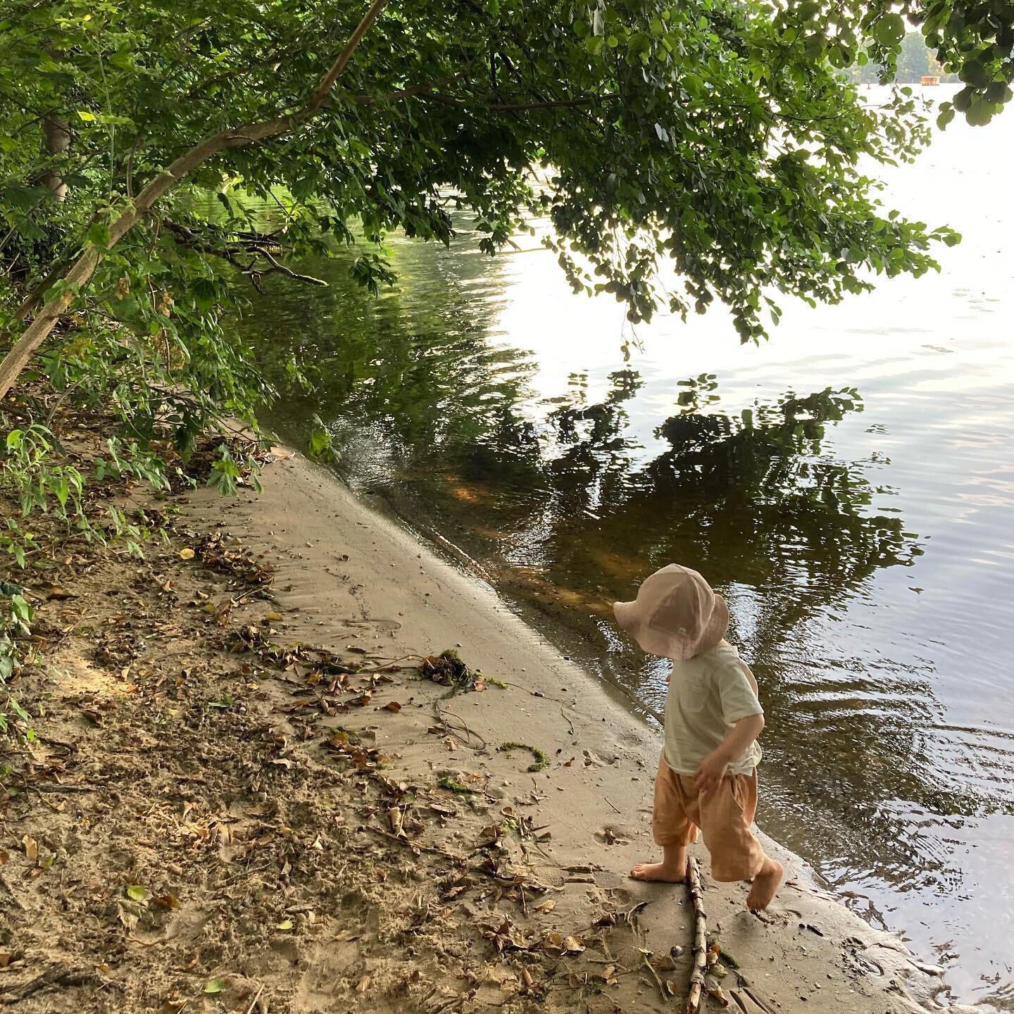 Today it was 38 C in Berlin and we spent most of the day hiding in the shade and dipping our feet in the lake