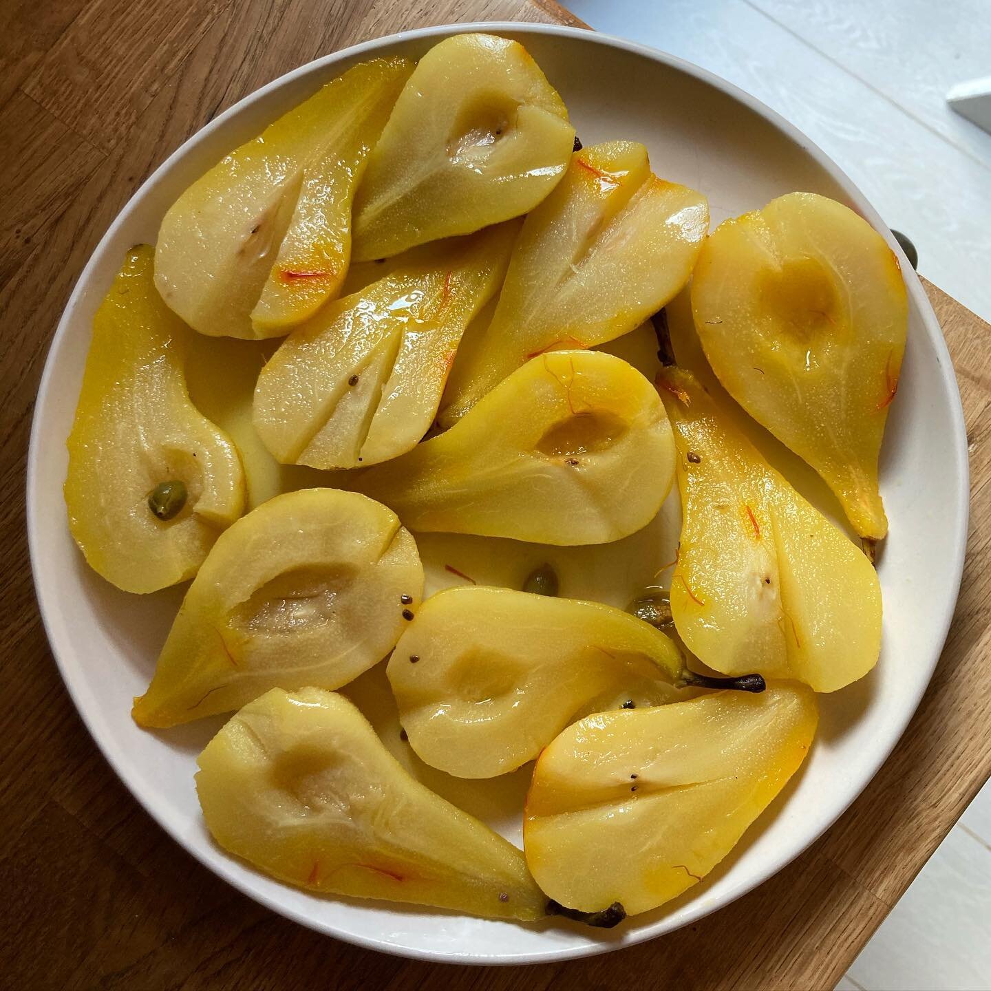 I love these cardamom, saffron and white wine poached pears so much that they deserve a permanent spot in my feed :-)