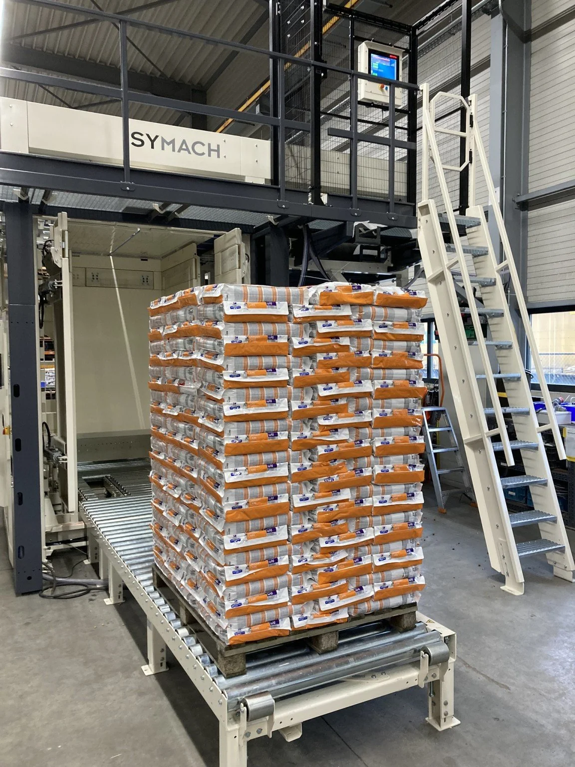 The brand-new SYMACH 3500S Palletizer