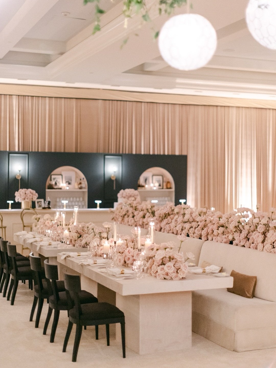 This ballroom will still go down as one of my absolute favorite deigns!
⠀⠀⠀⠀⠀⠀⠀⠀⠀
⠀⠀⠀⠀⠀⠀⠀⠀⠀
📸 Associate Shot for The Darling Collective | @valoriedarling
⠀⠀⠀⠀⠀⠀⠀⠀⠀
#socalwedding #destinationwedding #montagelagunabeach #lagunabeach #lagunawedding #mo