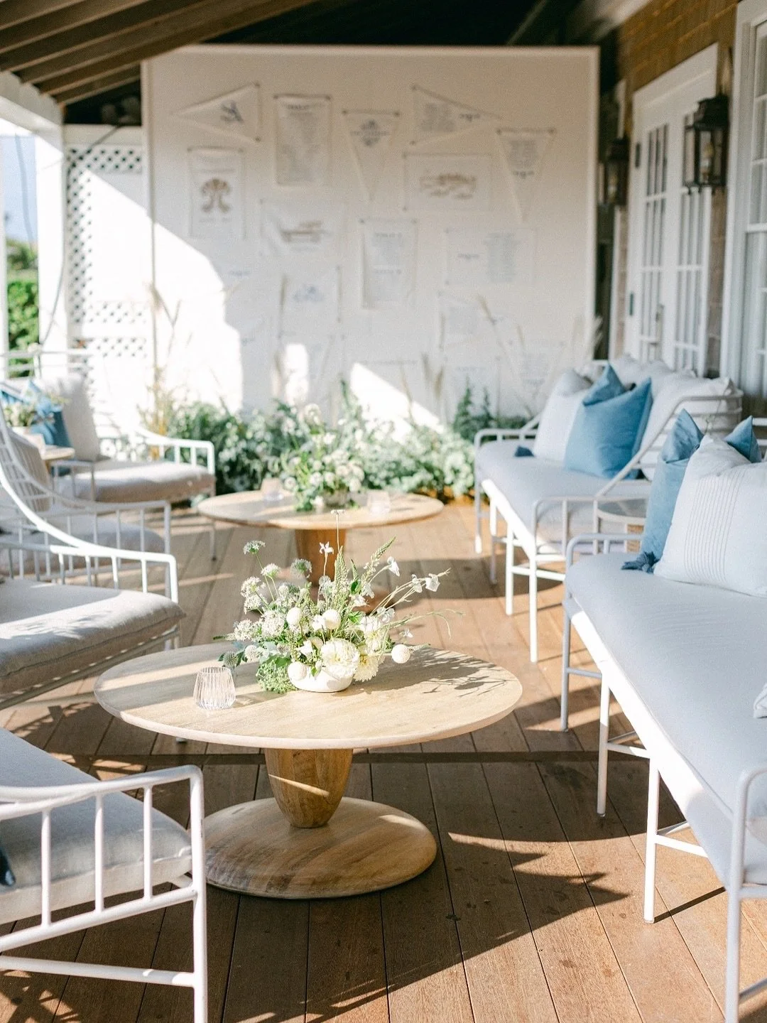 Living in those New England Summer Vibes ⛵️☀️
⠀⠀⠀⠀⠀⠀⠀⠀⠀
If you saw my last post you know that I am obsessed with a coastal blue right now! Dreaming of this gorgeous Nantucket wedding 🌊
⠀⠀⠀⠀⠀⠀⠀⠀⠀
📸 Second Shot for @valoriedarling
⠀⠀⠀⠀⠀⠀⠀⠀⠀
#cocktail