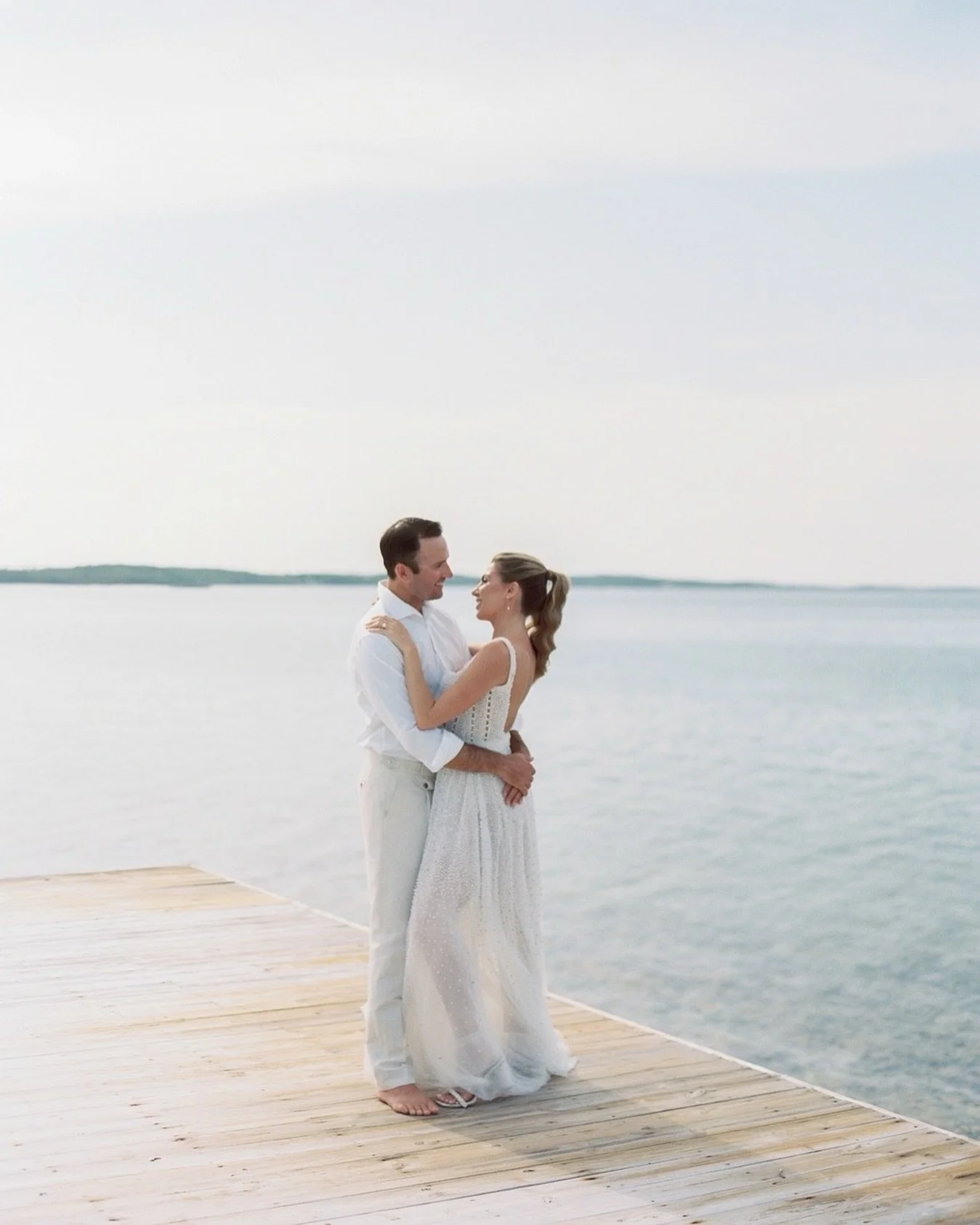📸 Day 8 of 30.
⠀⠀⠀⠀⠀⠀⠀⠀⠀
Shot on Fuji 400 120mm Film with Contax 645 🎞️
⠀⠀⠀⠀⠀⠀⠀⠀⠀
Wedding Shot at The Other Side in Eleuthera, Bahamas
⠀⠀⠀⠀⠀⠀⠀⠀⠀
Associate Shot for The Darling Collective @valoriedarling
#wedding #bahamas #tropical #rehearsaldinner 