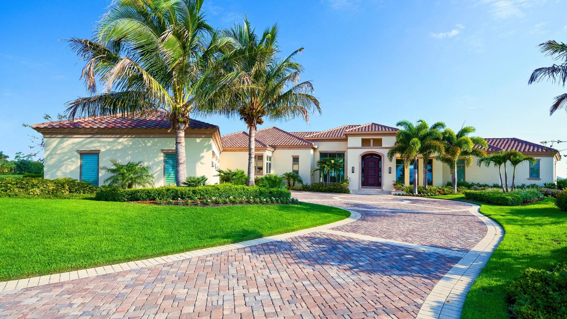 HOA Landscape Maintenance Priorities During Florida’s Peak Summer Season 