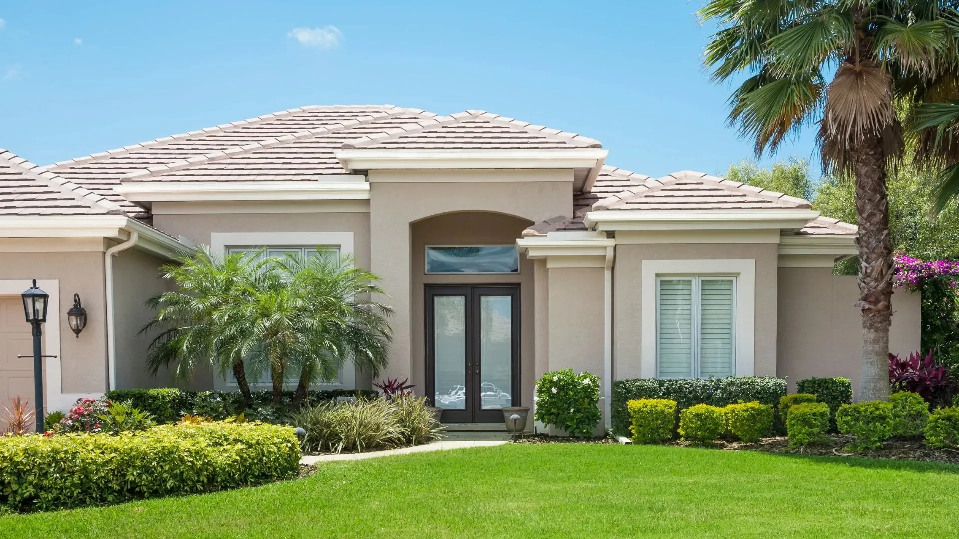 Why South Florida Properties Review Their Landscape Maintenance Contract Before Fall