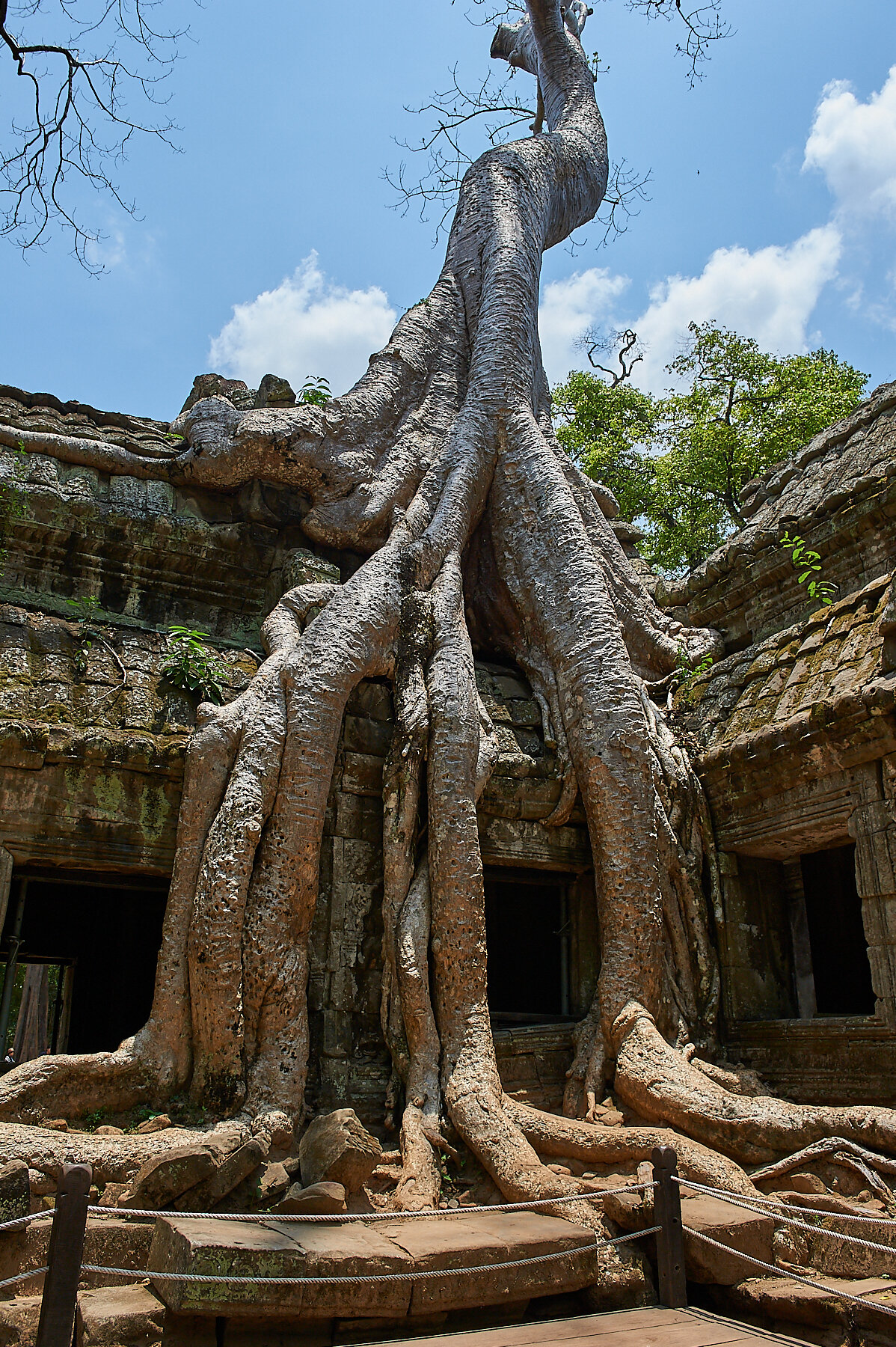2012_April_13-Angkor Wat-0809.jpg
