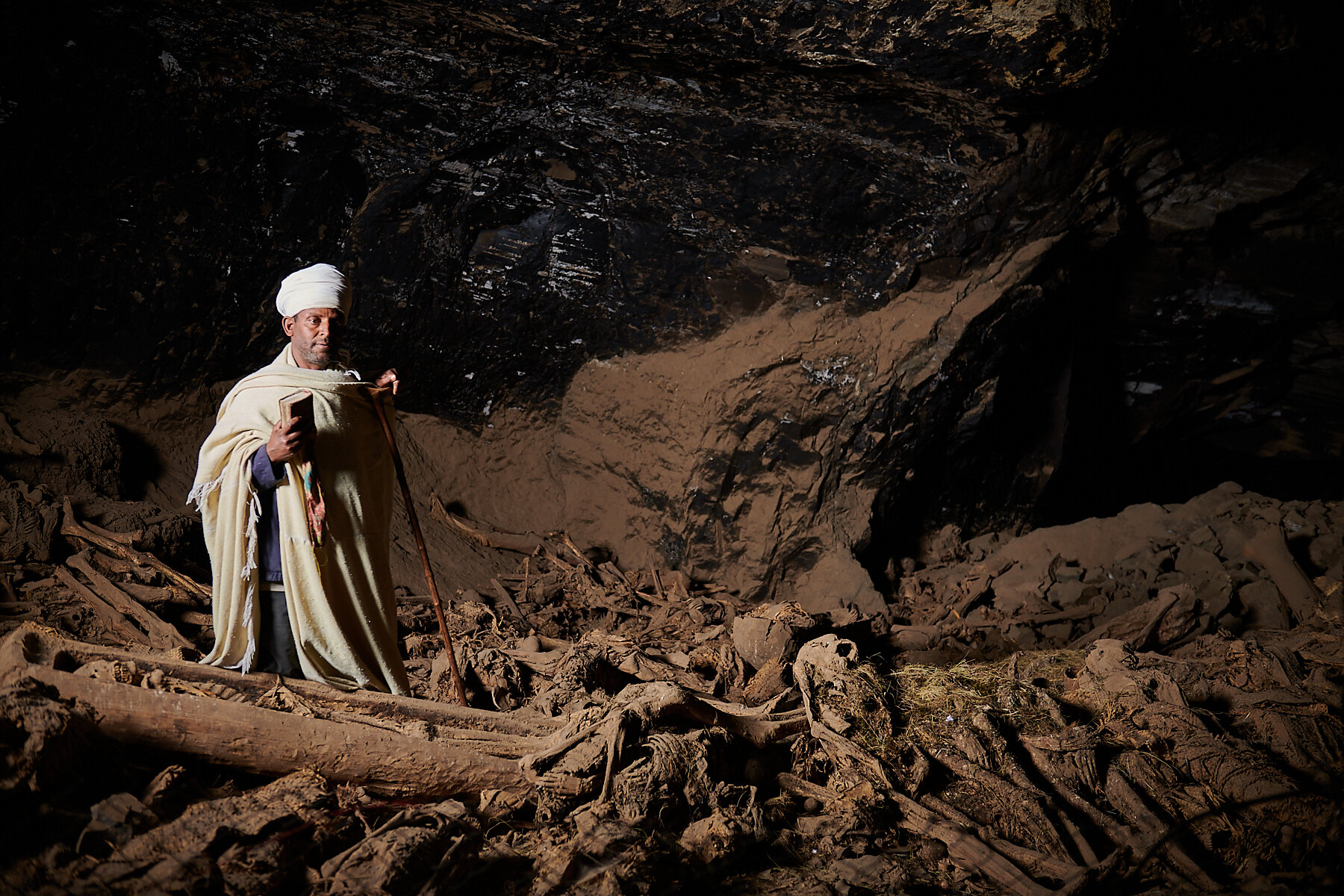 Head priest, Bones cave, Yemrehanna Kristos, Lalibela