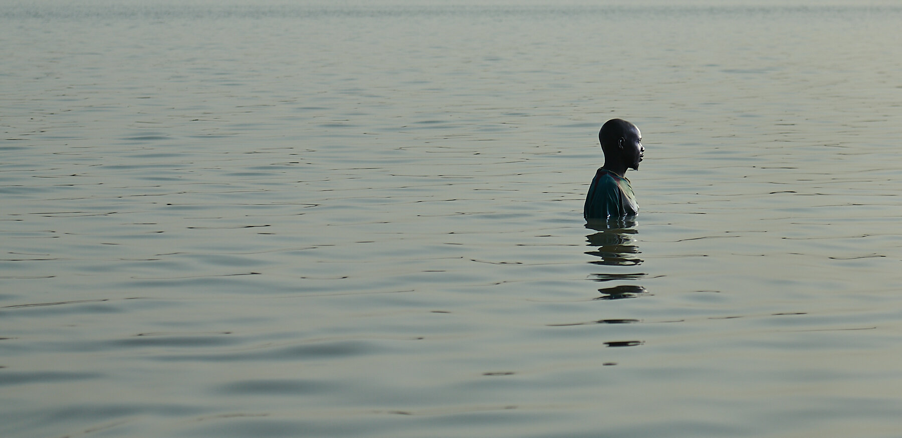 Worker collecting sand from the Niger river, Segoukoro