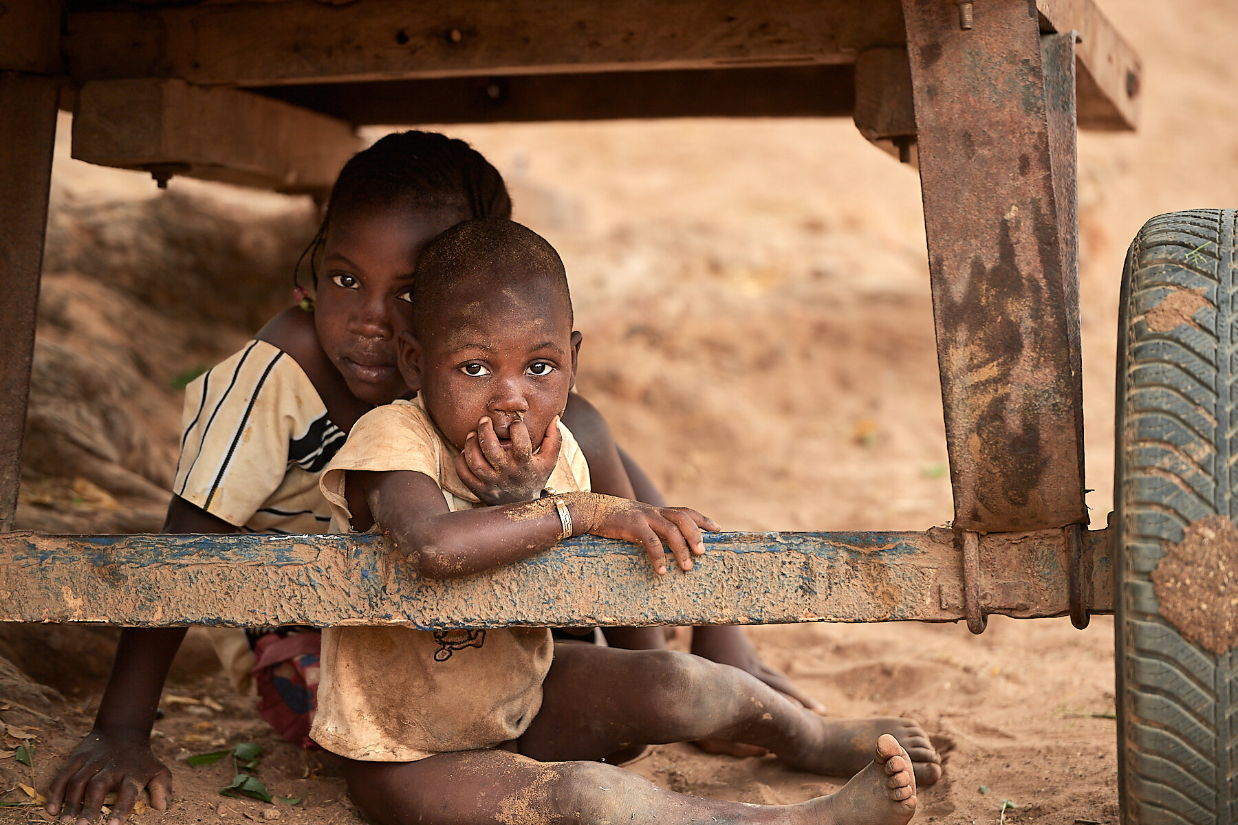 Children playing hide-and-seek, Segoukoro