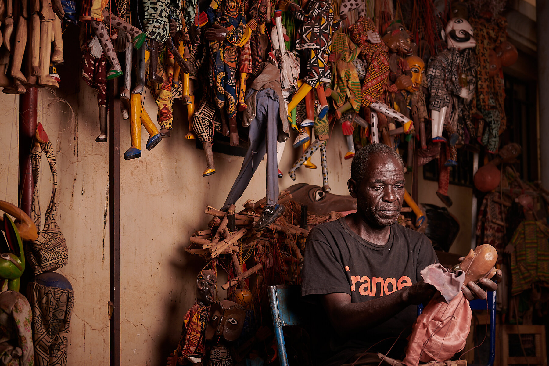 Bamako traditional puppet maker