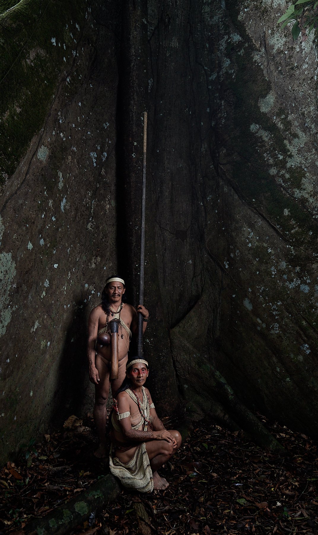 Peinty (standing) and Wuani, the Huaorani tribe leaders in Bameno