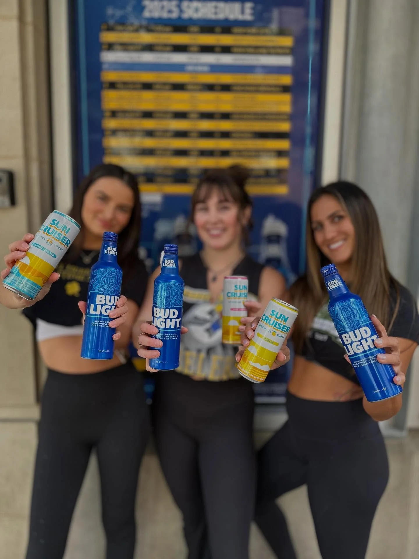 It&rsquo;s a Steelers Sunday, Pittsburgh!
-
Come watch the Steelers and enjoy $4 Bud Lights and $6 Sun Cruisers and enter the ticket giveaway for The Steelers Opener next Sunday! 
-
#mcfaddens #mcfaddyinz #mcfaddenspitt #mcfaddenspittsburgh #northsho