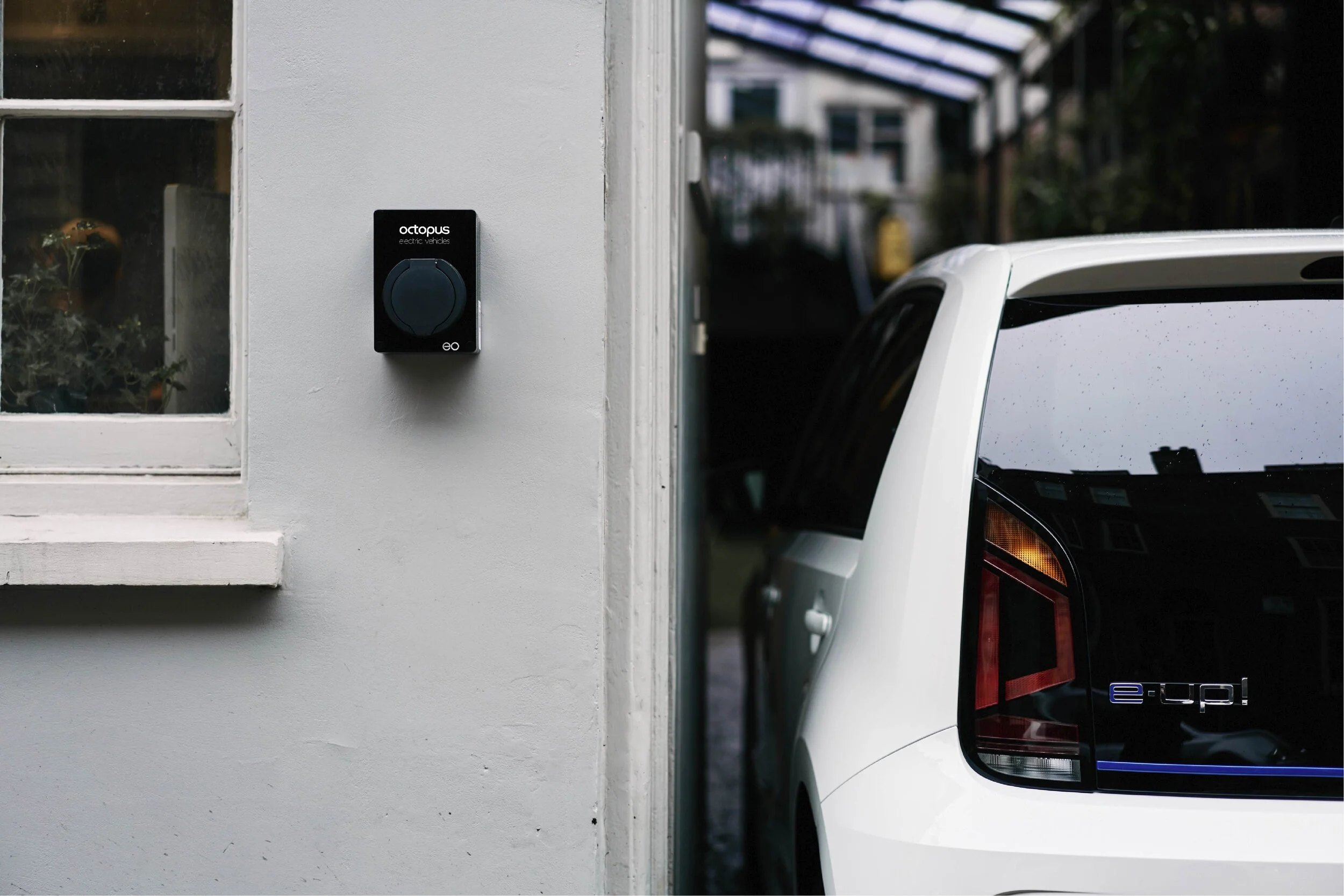 EO & Octopus EV unveil the world's smallest EV charging bundle EO