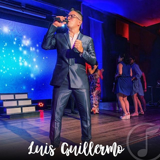 @luisgmoraoficial 
Cantante/Artista Costarricense
Su carrera inicia en el Grupo Pimienta Negra. 
Luego form&oacute; parte del Frente de la Orquesta Rumberos, de ah&iacute; salta a las Grandes ligas con Erick S&aacute;nchez y su Orquesta, para el 2011