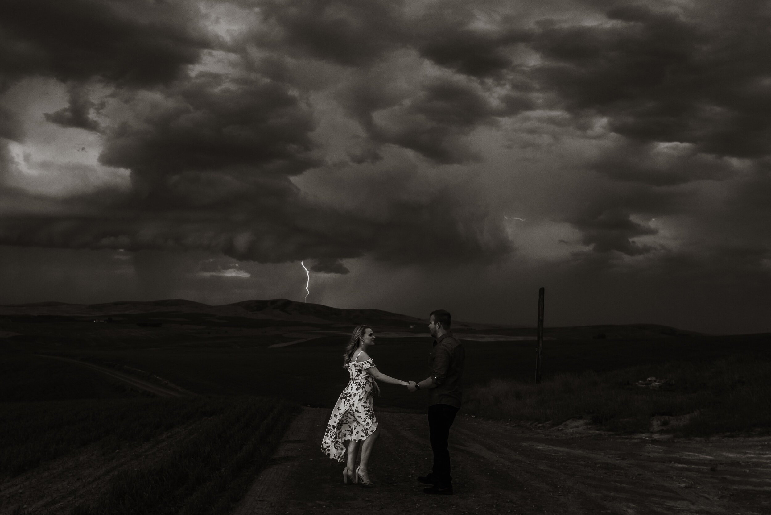 Spokane-Weddig-Photographer-Bailey-Riley-Photo-Sydeny-Mason-Thunderstorm-Engagement-Session--2.jpeg