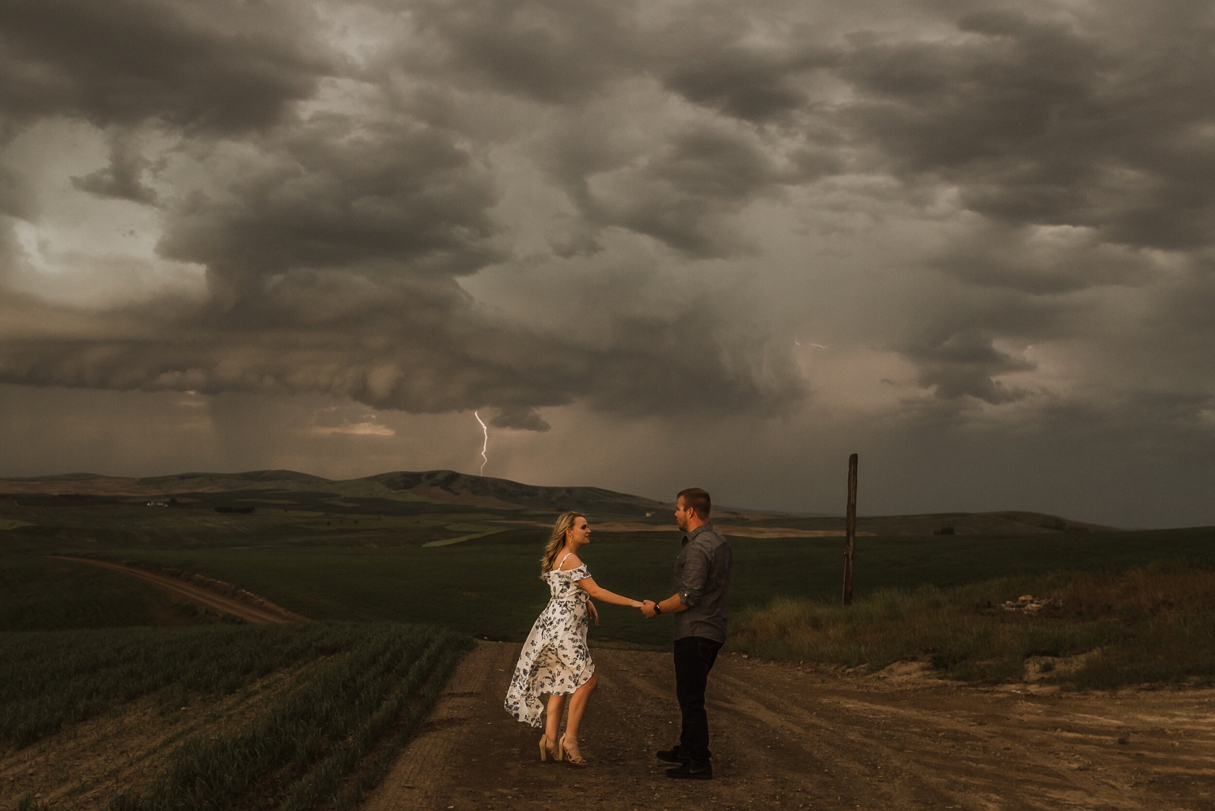Spokane-Weddig-Photographer-Bailey-Riley-Photo-Sydeny-Mason-Thunderstorm-Engagement-Session--3.jpeg