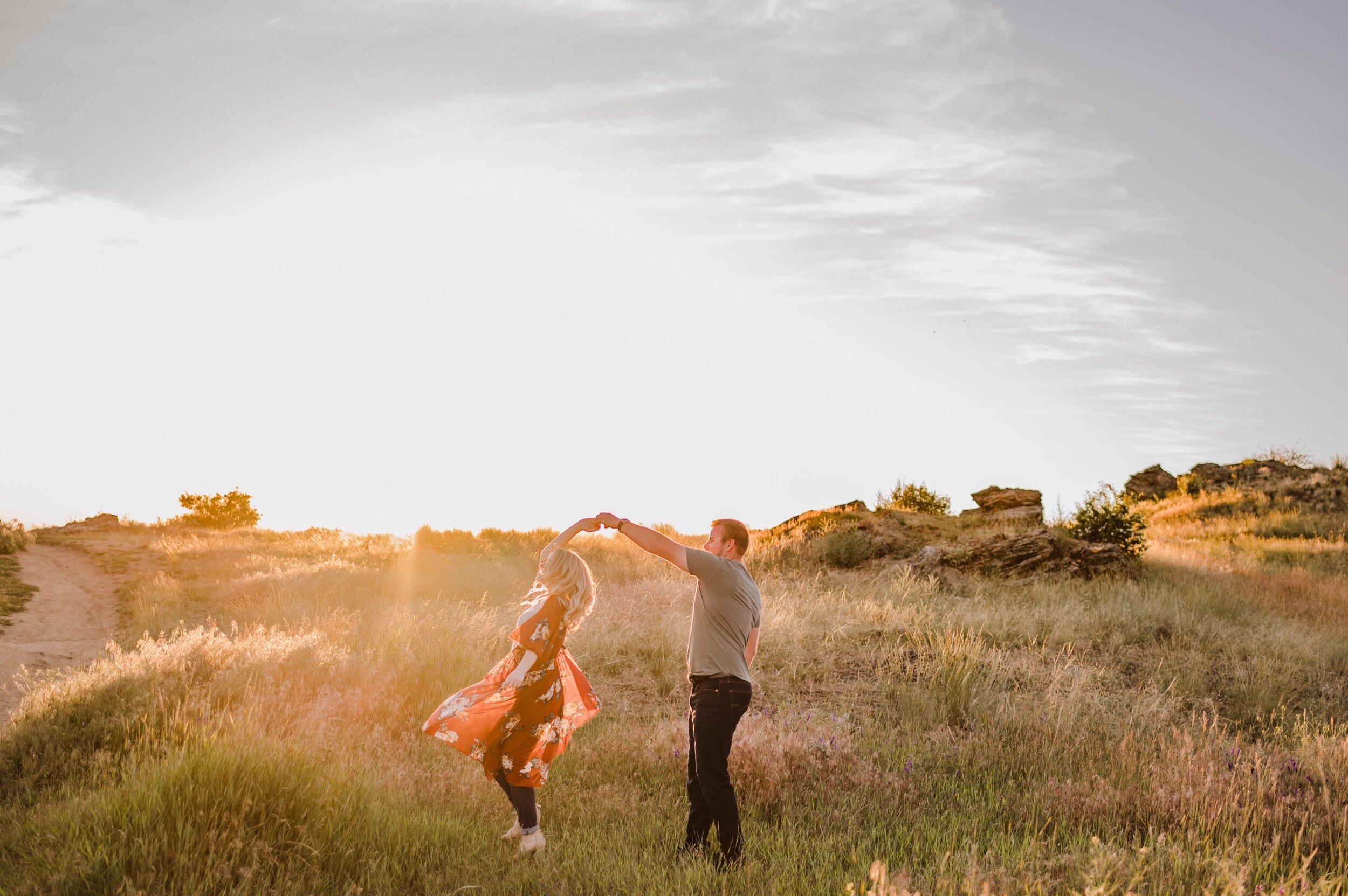 Spokane-Wedding-Photographer-Bailey-Riley-Photo-Sydney-Mason-PNW-Golden-Hour-Engagement-Session-2.jpeg