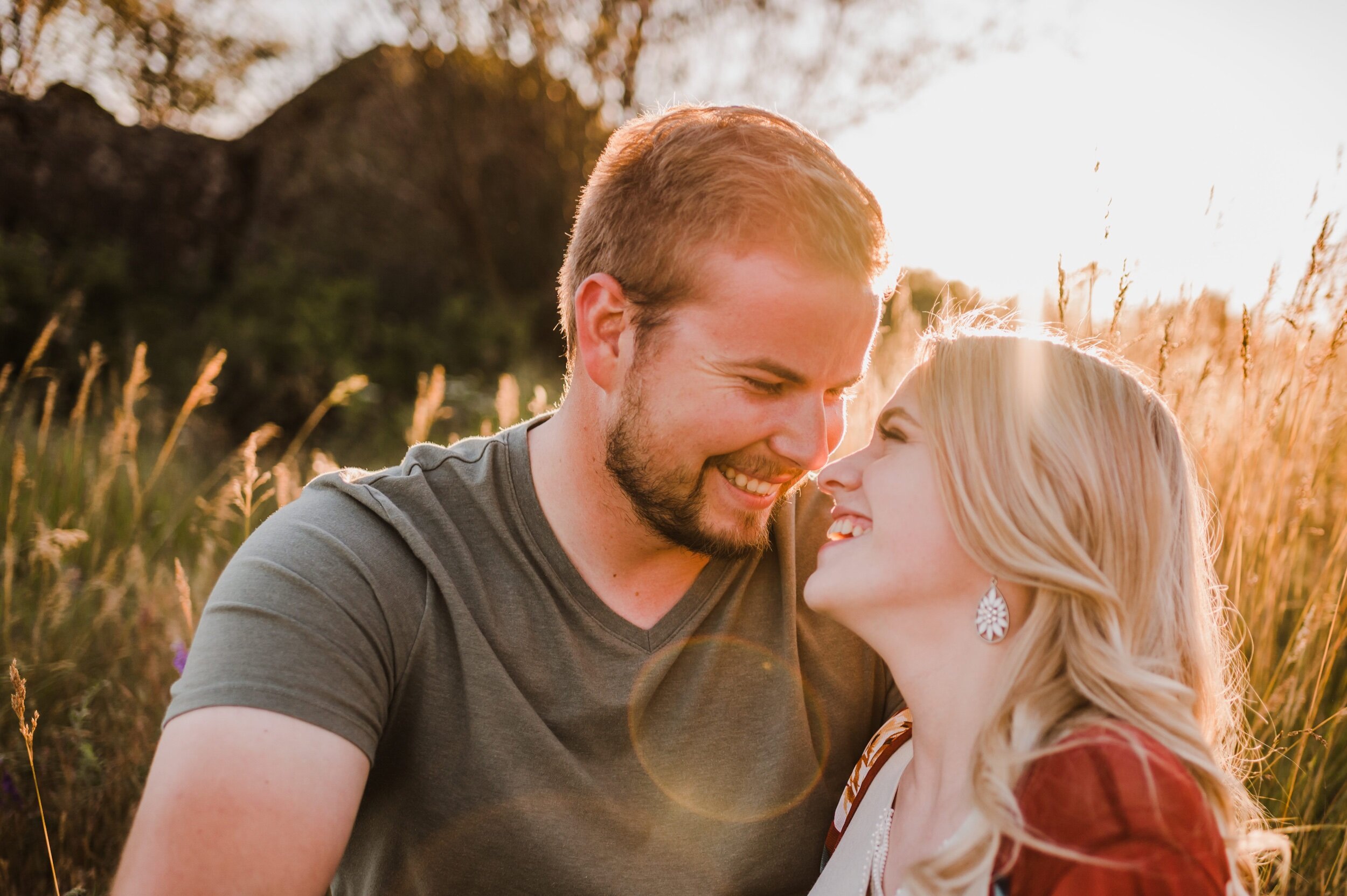 Spokane-Wedding-Photographer-Bailey-Riley-Photo-Sydney-Mason-PNW-Golden-Hour-Engagement-Session-6.jpeg