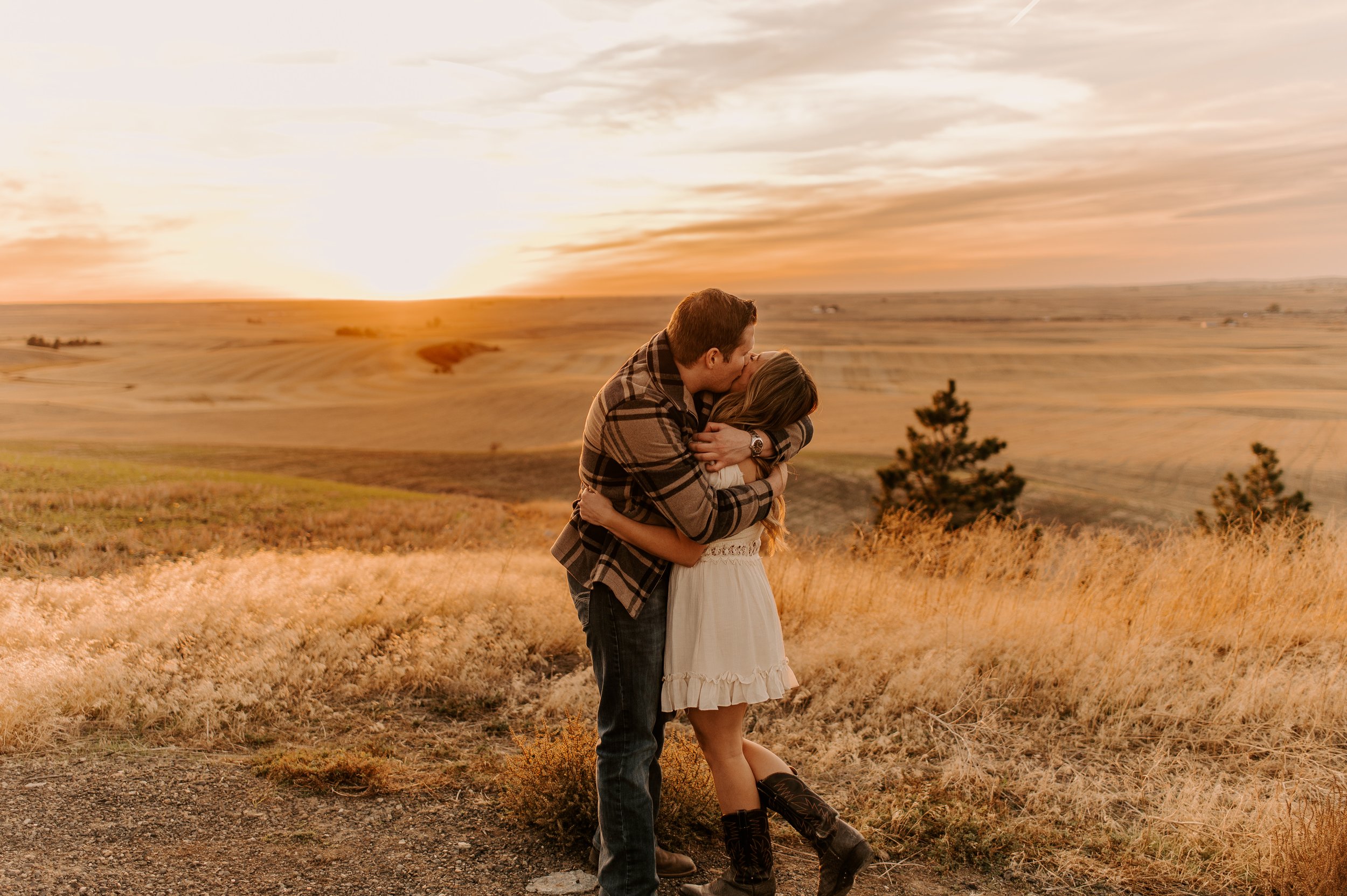 spokane-wedding-photo-baileyrileyphoto-fall-engagement-photos-105.jpg