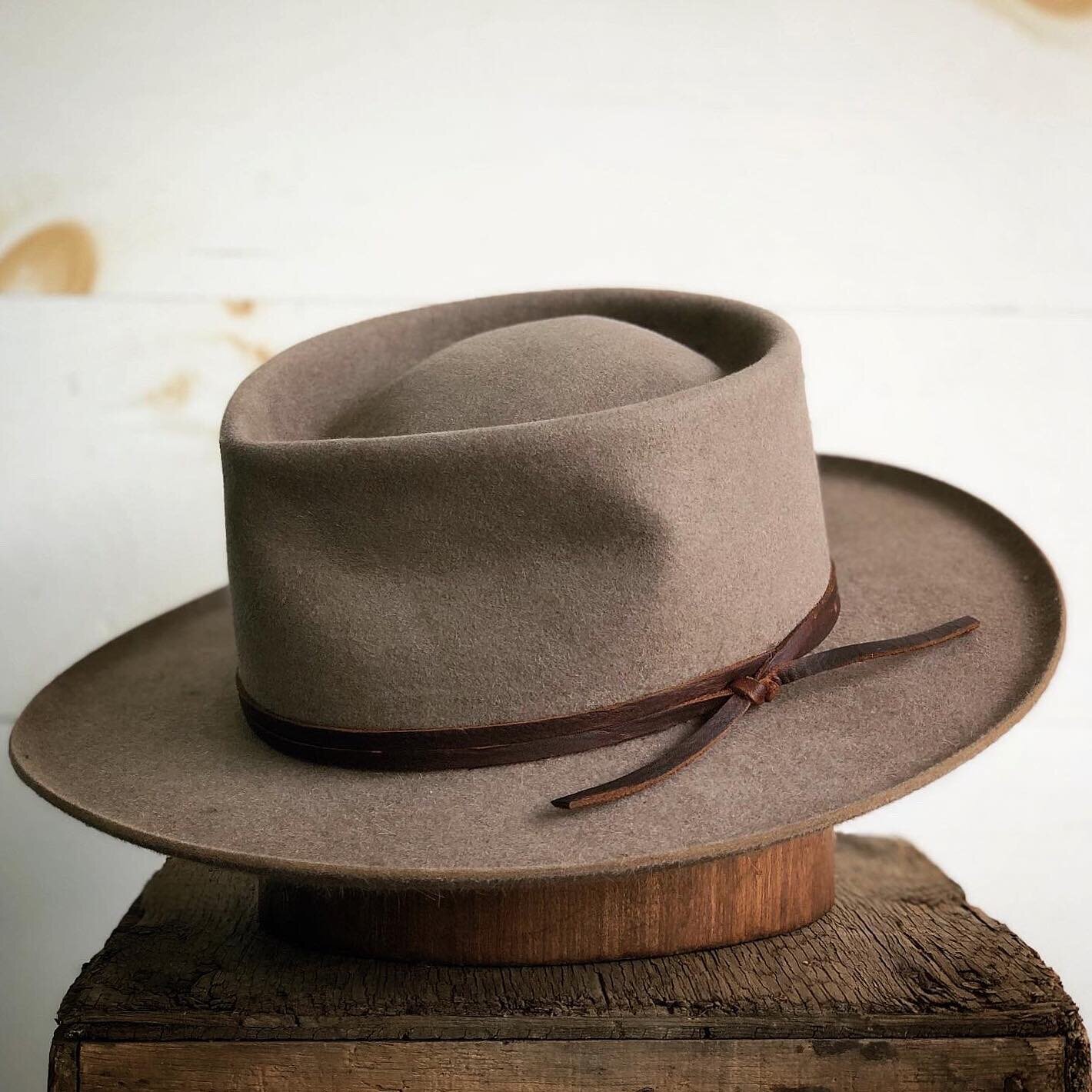  Natural, western weight, pure beaver.  Low teardrop crown.  3 1/4” lightly curled brim.  Brown leather outer.   