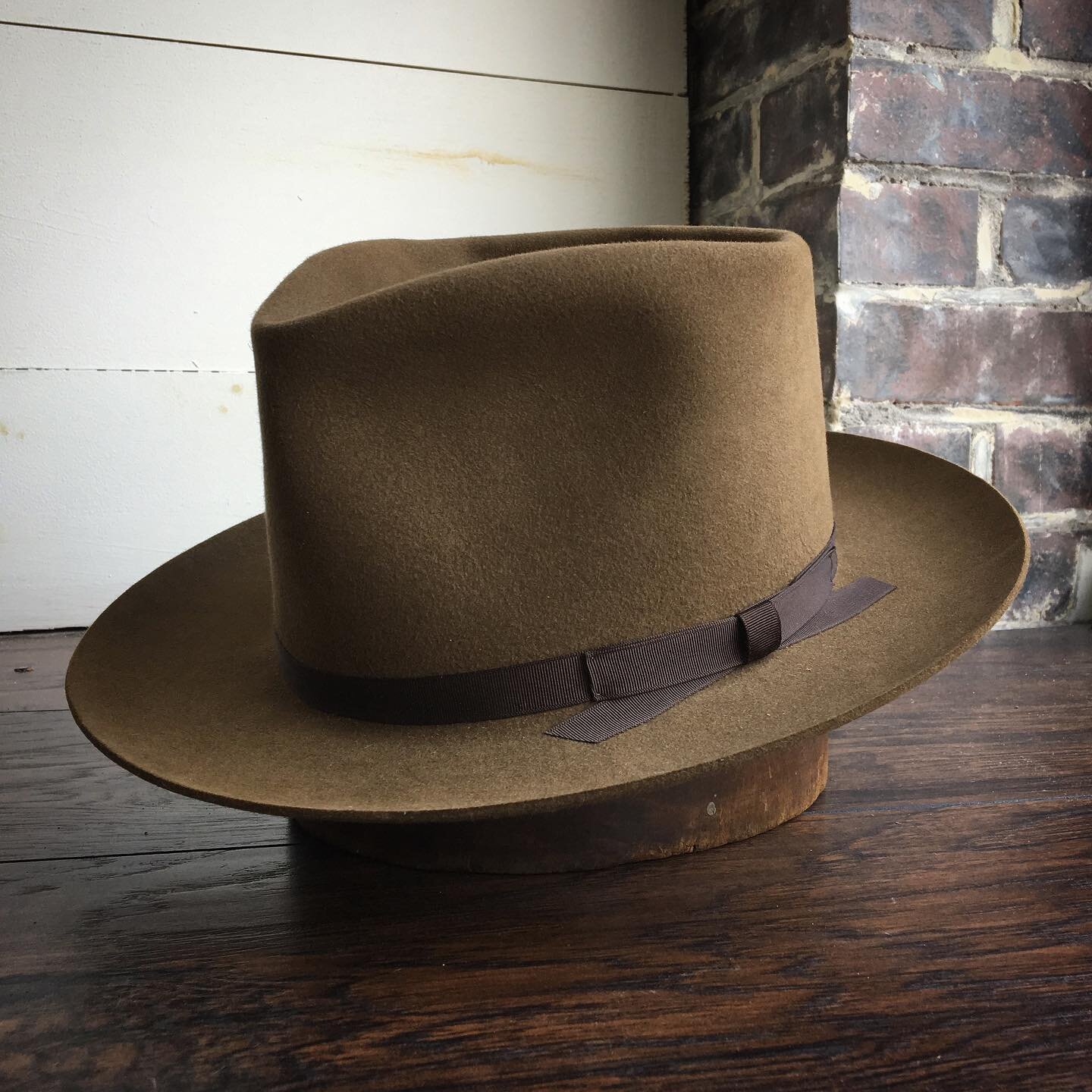  Whiskey, western weight, pure beaver.  Medium teardrop crown.  2 5/8” flanged brim.  Charcoal brown trim. 