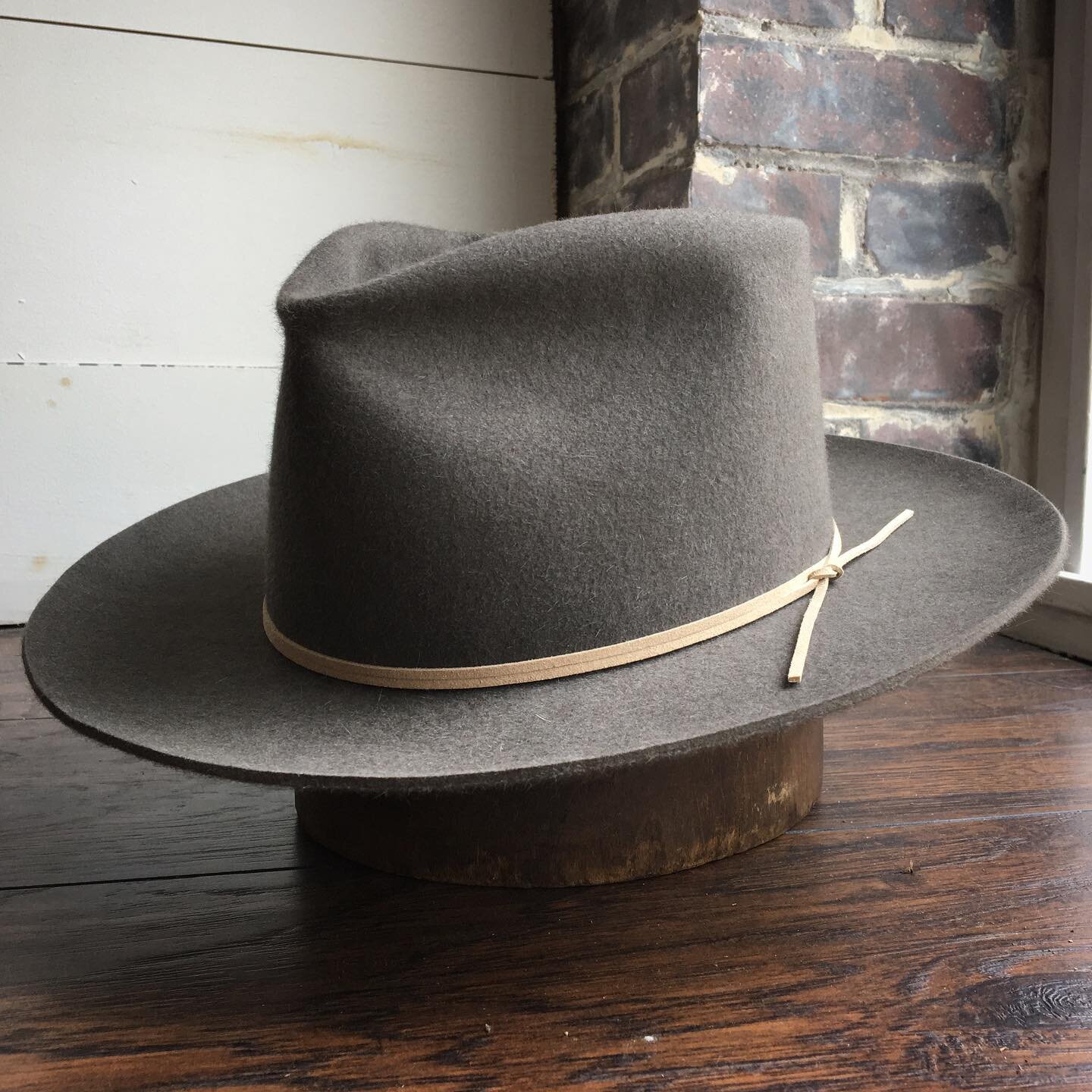  Granite, dress weight, pure beaver.  Low teardrop crown.  2 3/4” flanged brim.  Cream leather outer. 