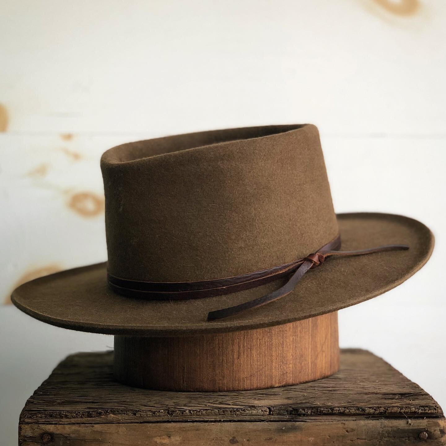  Whiskey, western weight, pure beaver.  Medium-low telescope crown.  3 1/4” lightly curled brim.  Brown leather outer. 