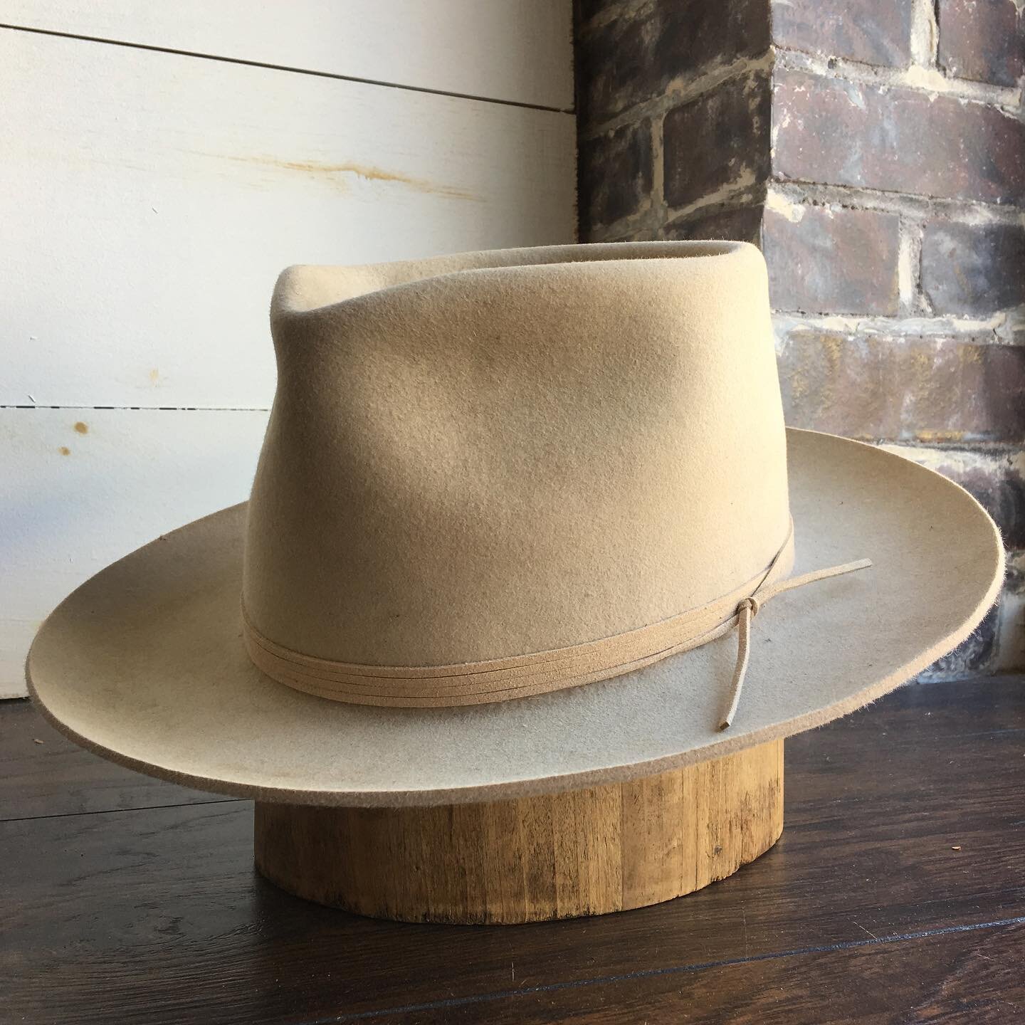 Handmade Appalachia Blues hat in bone. Pure beaver, heavy weight. Light distressing.