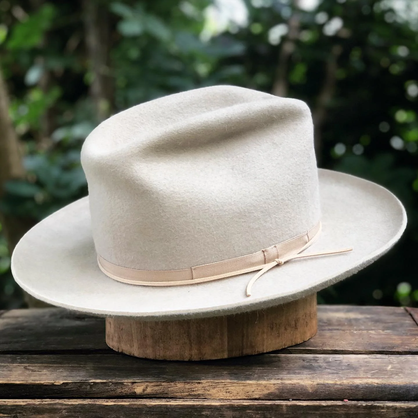 Custom western inspired number. Medium cattleman&rsquo;s crease with a 3 1/4&rdquo; curled brim.