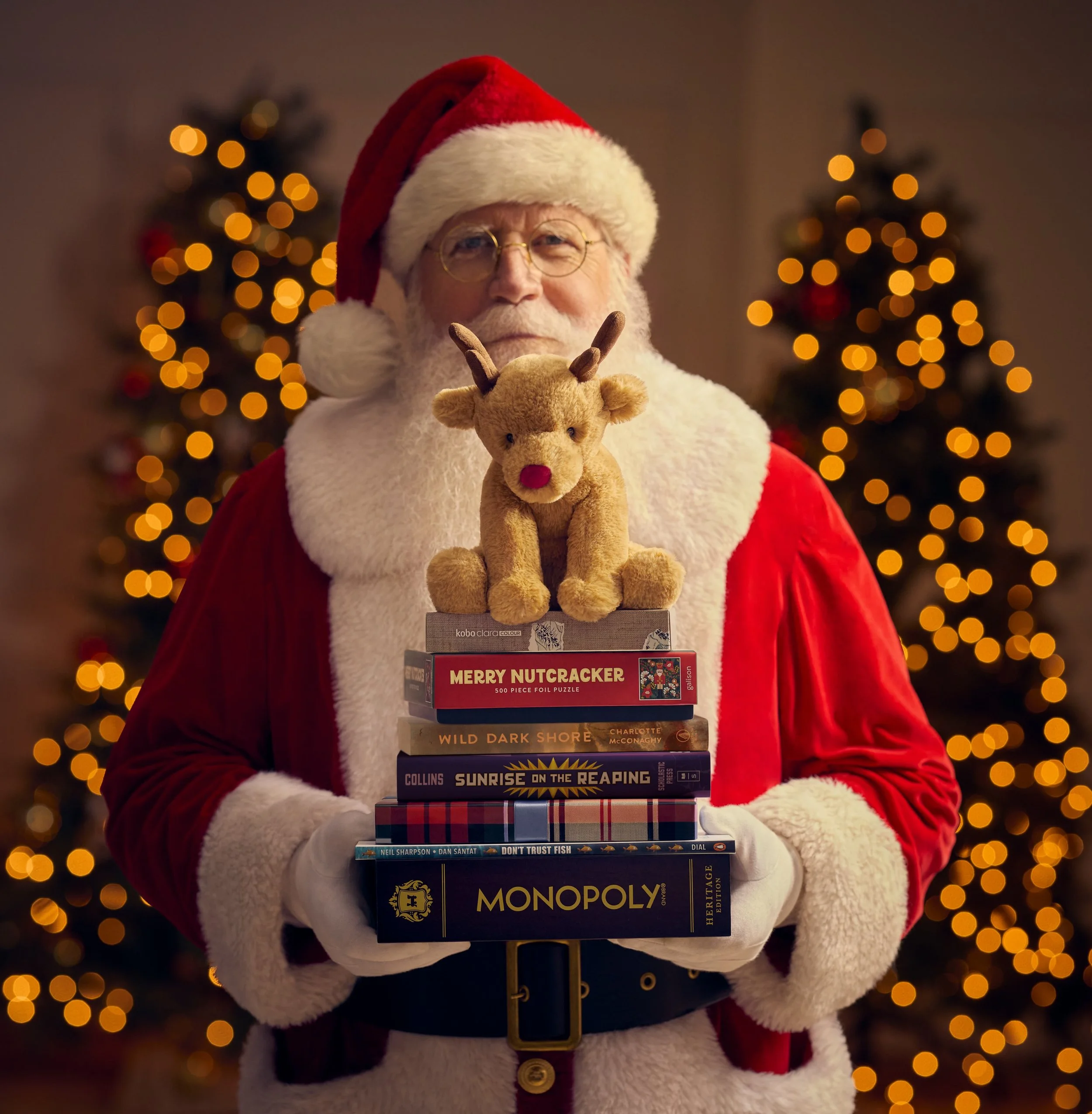 FY26_Q3_HOL_CAMPAIGN_SANTA_HOLDING_GIFTS_01932 copy.jpg