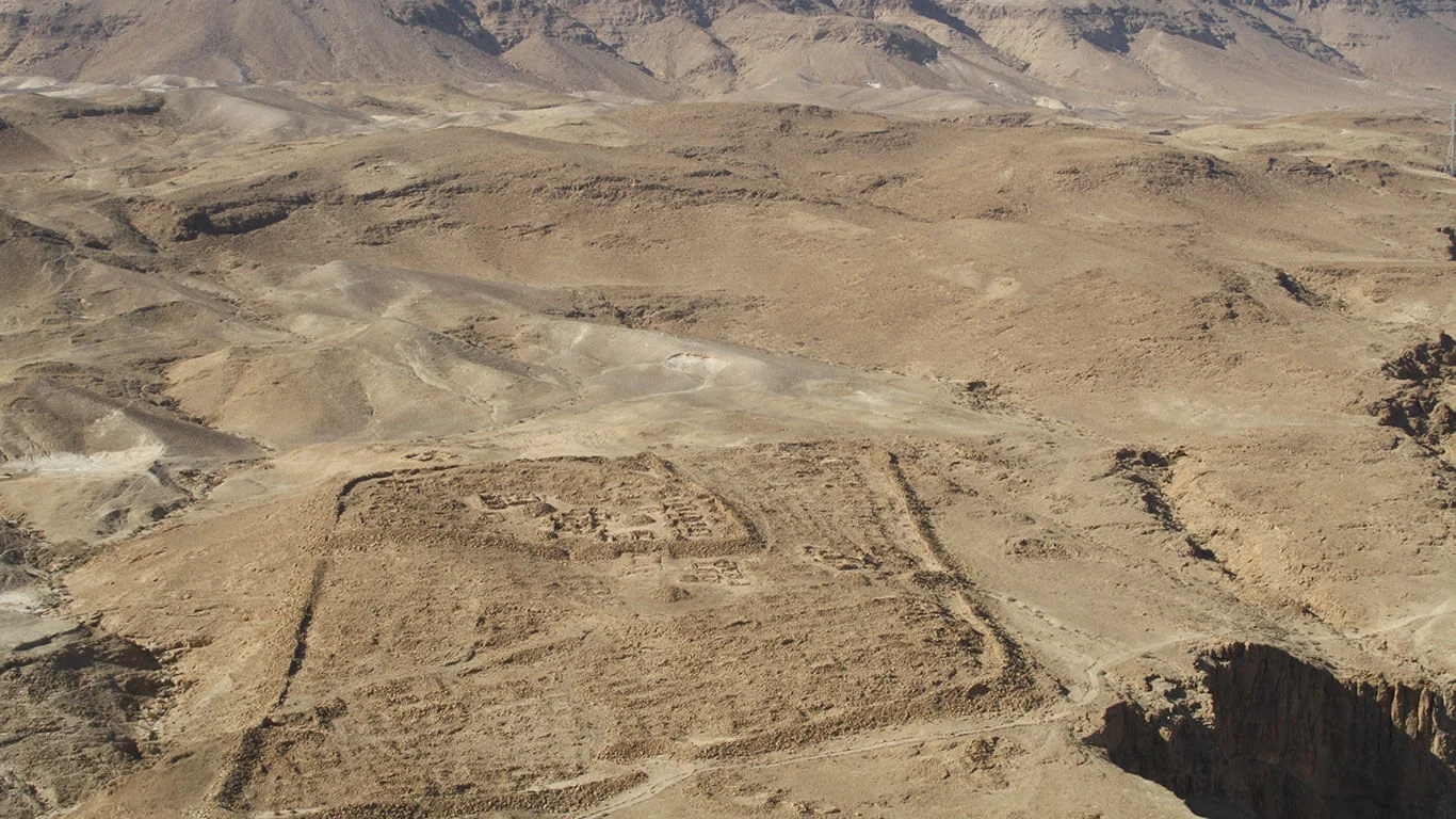 Within this compound, Roman legions and Jewish prisoners of war, totaling some 15,000 men and women (of whom an estimated 8,000 to 9,000 were fighting men) camped to lay siege to the 967 people on Masada.
