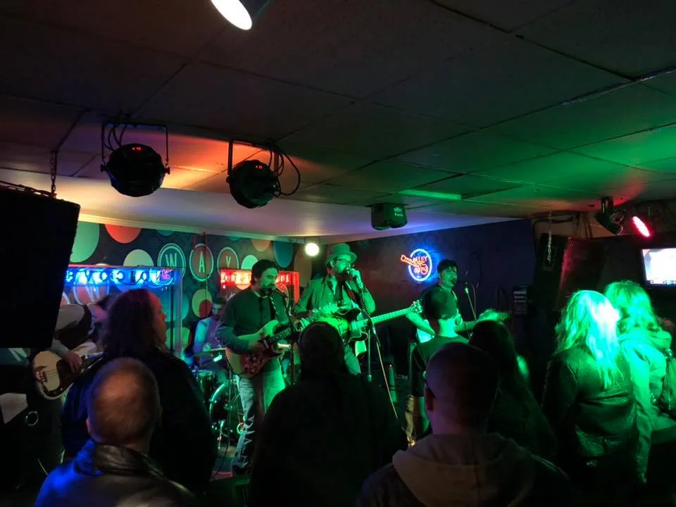 The High strung at new way bar for cat dance!