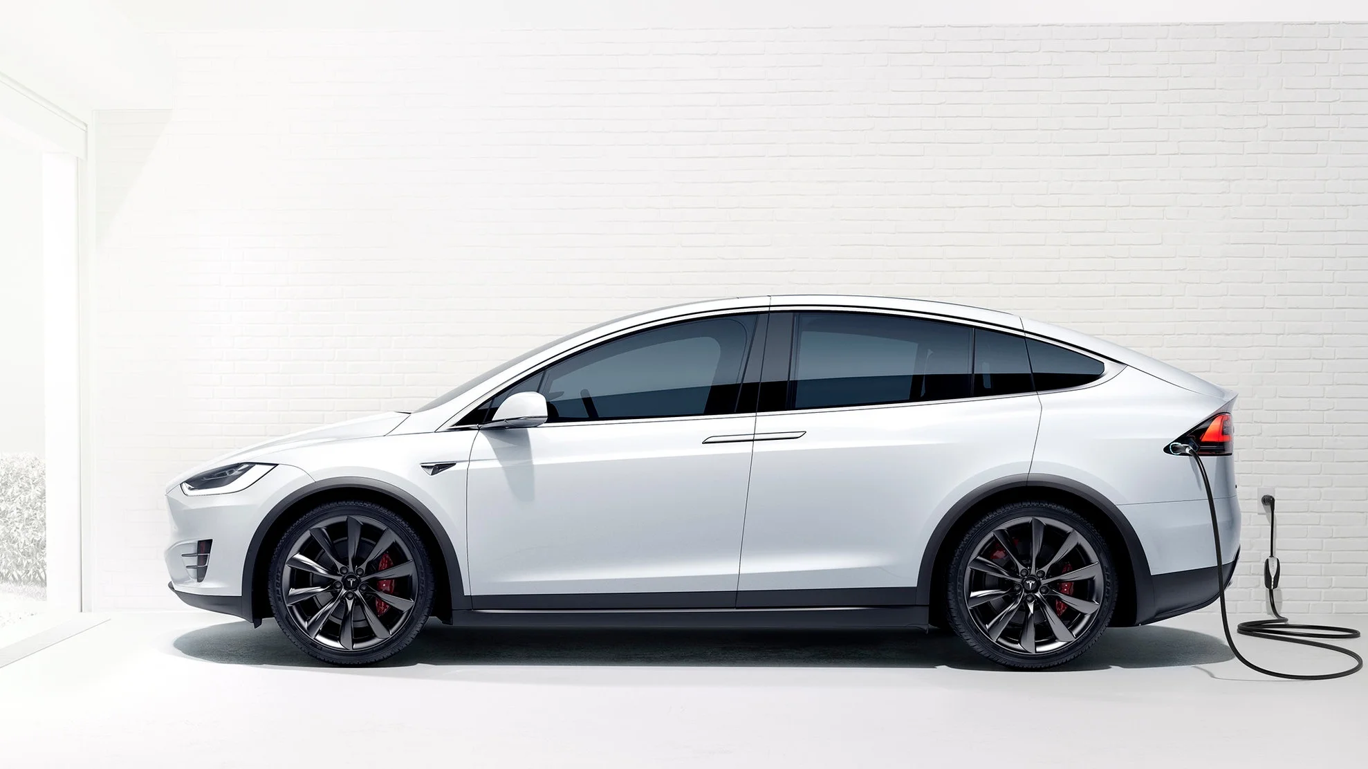 TESLA_X_03_Full_Lowres_170602.jpg