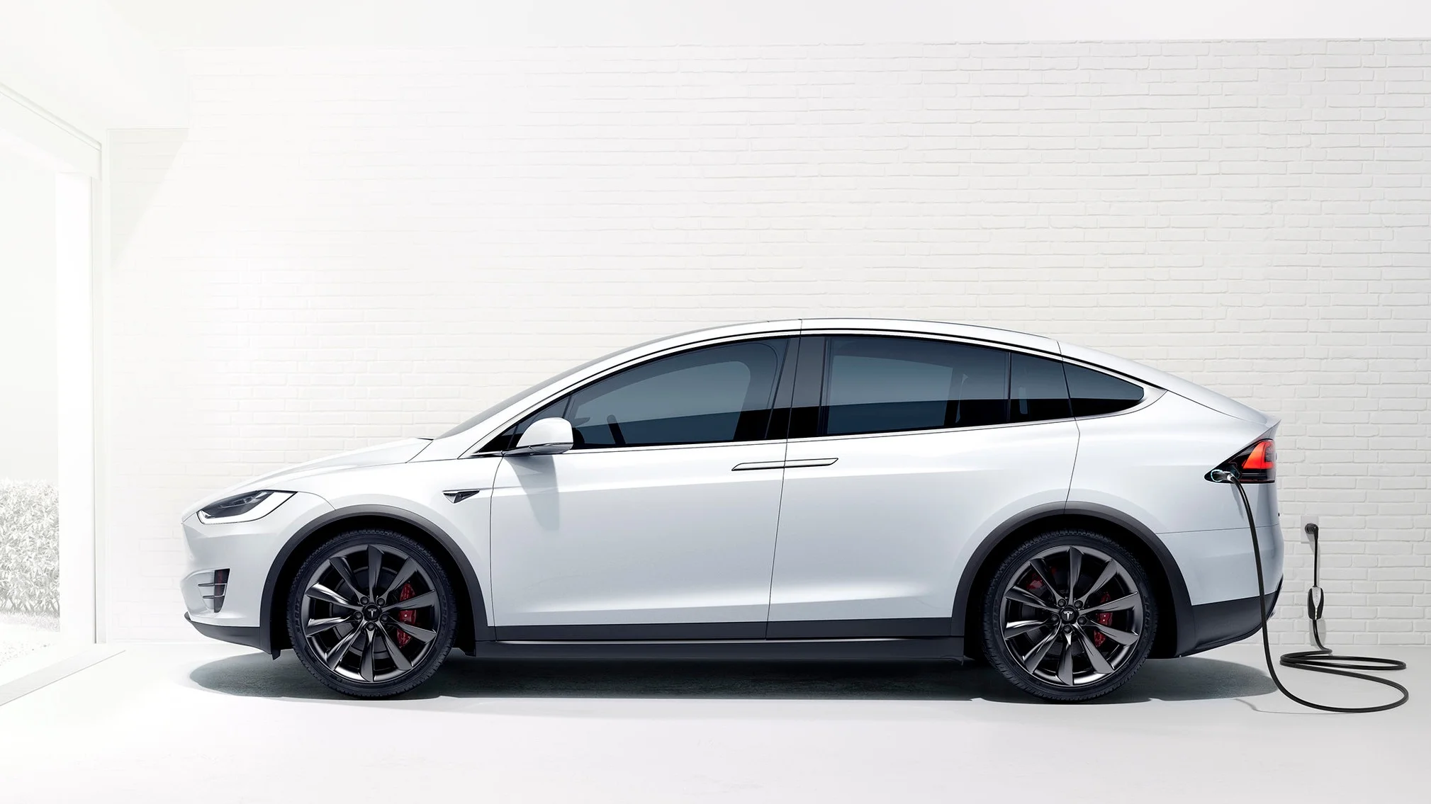 TESLA_X_03_Full_Lowres_170602.jpg
