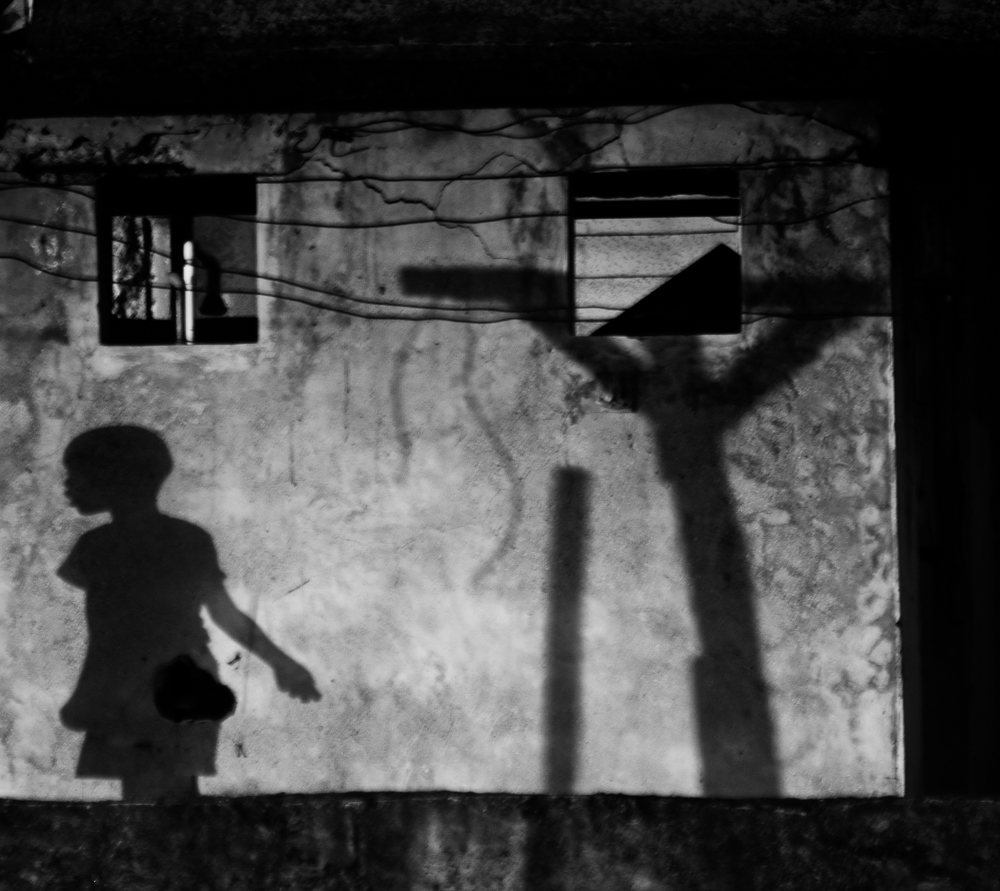 Shadow play I Dominica