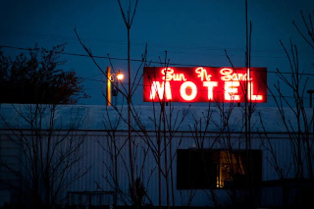 Sun & Sand Motel