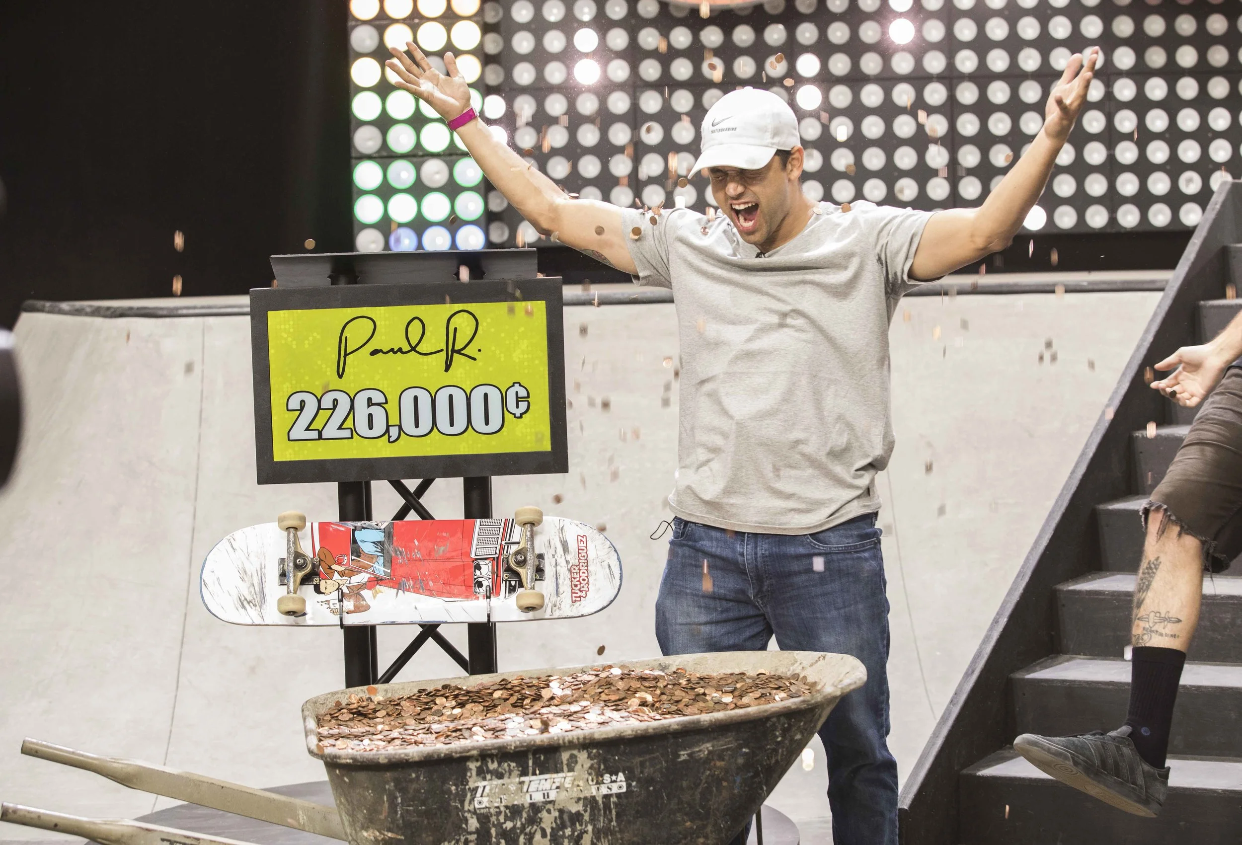 etn_fourwheelslive_05_PaulRodriguez_CashShower_CrawfordPhoto.jpg
